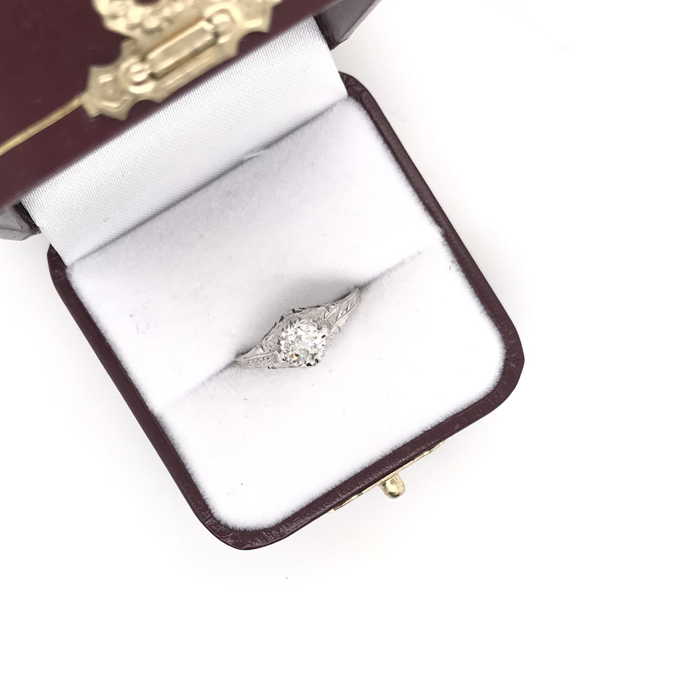 Bague solitaire Art déco ancienne avec diamant de 0,71 carat en vente 4