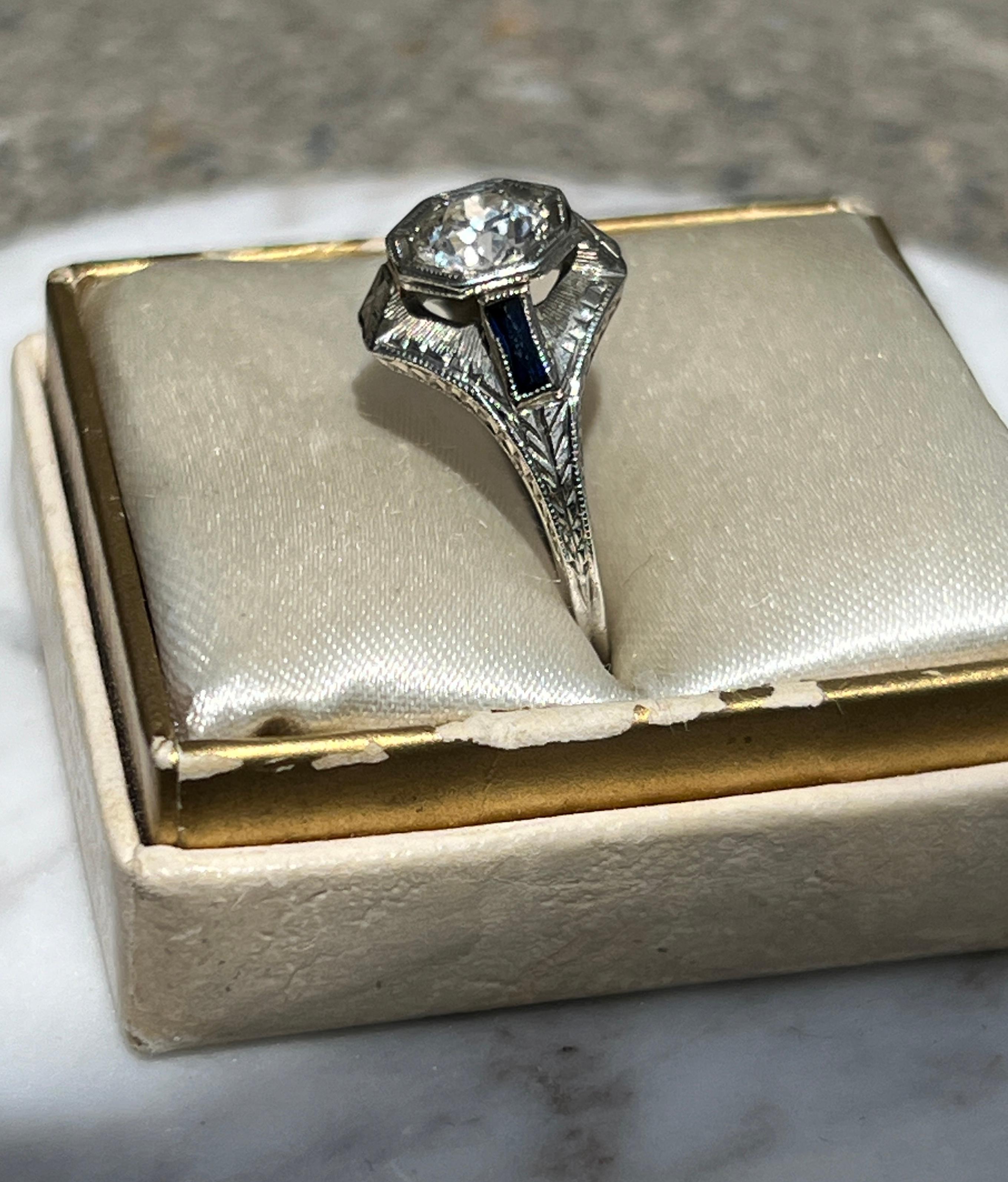 Antique Art Deco 0.80 Carat Diamond and Sapphire White Gold Engagement Ring For Sale 4