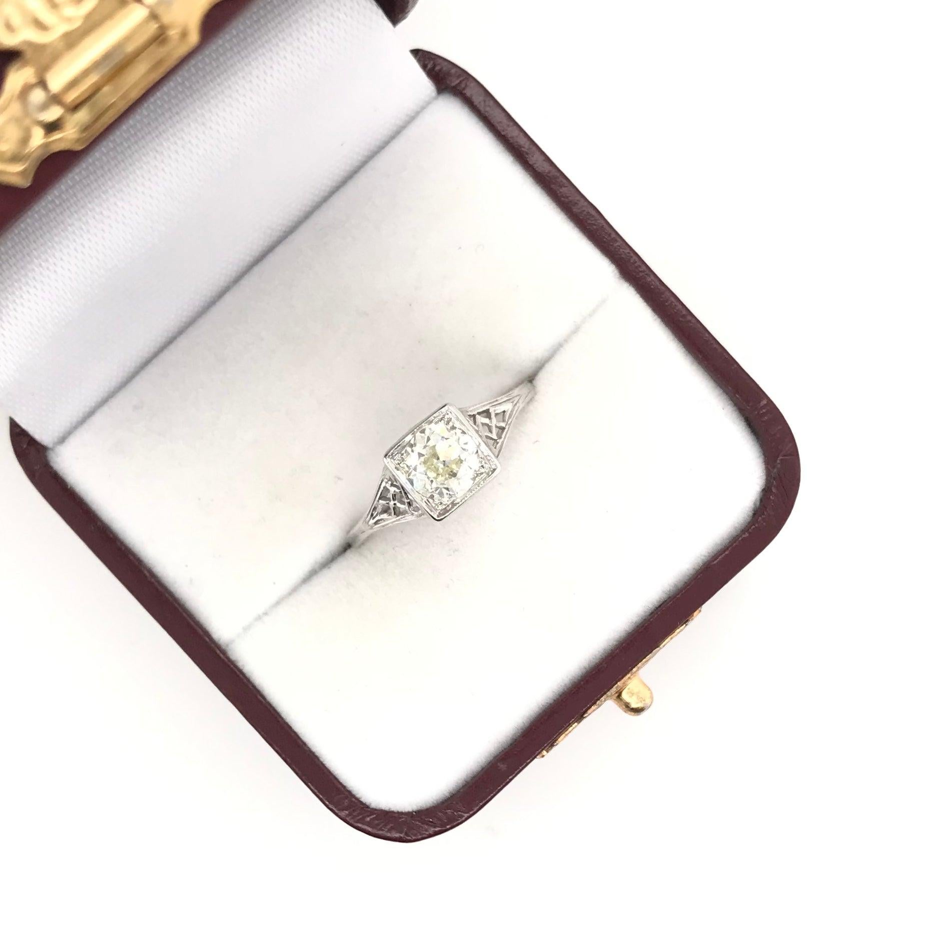 Antique Art Deco 0.85 Carat Diamond Filigree Ring For Sale 5