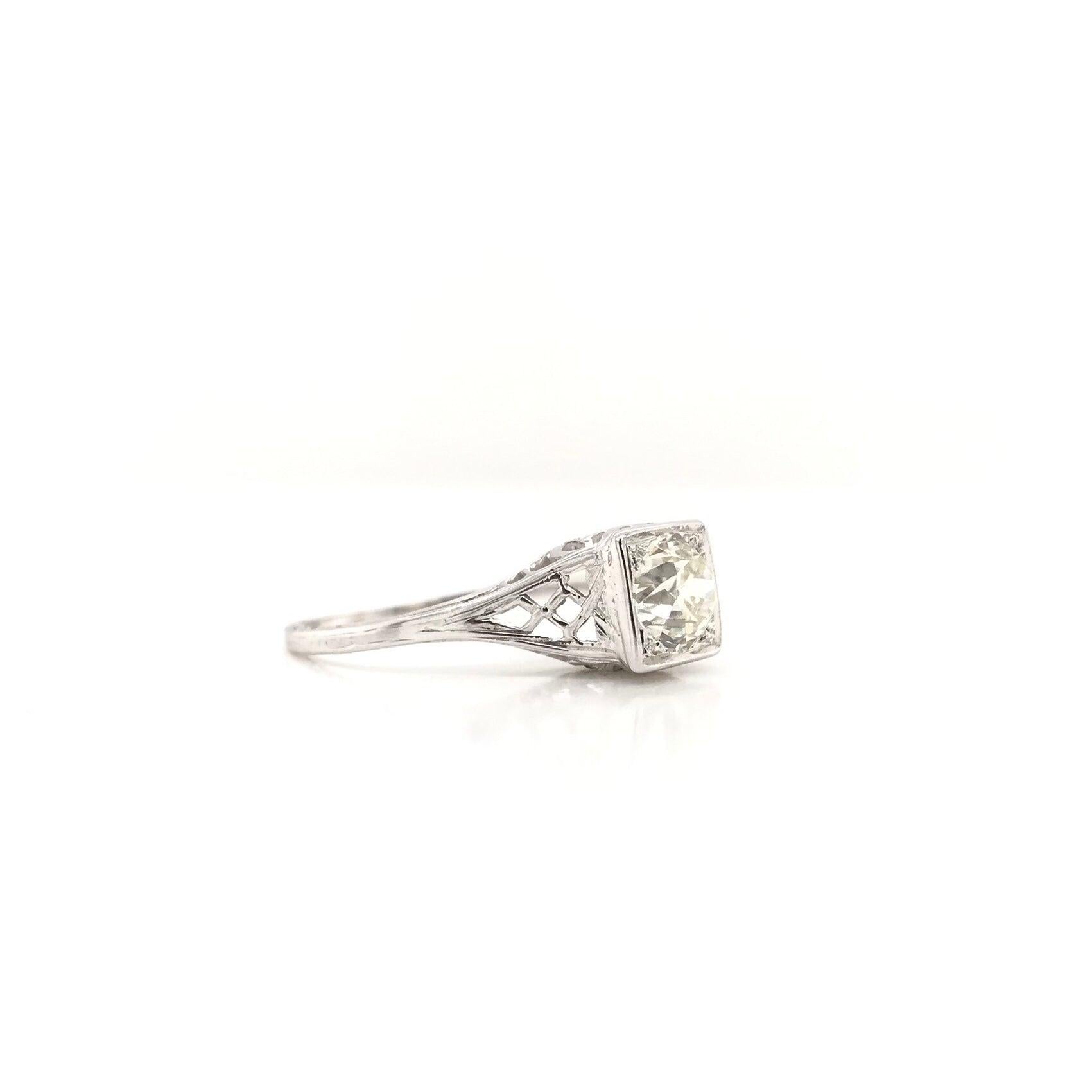 Women's Antique Art Deco 0.85 Carat Diamond Filigree Ring For Sale