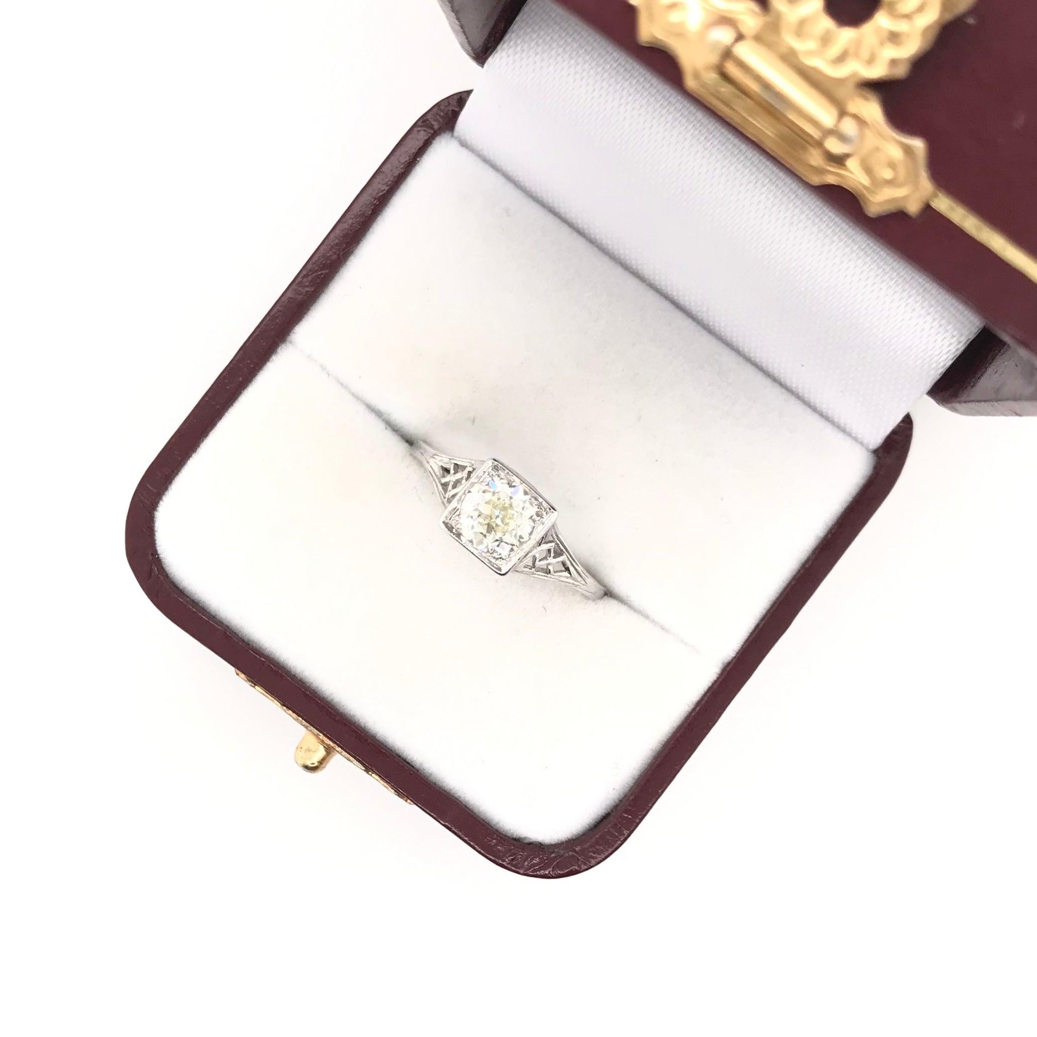 Antique Art Deco 0.85 Carat Diamond Filigree Ring For Sale 3