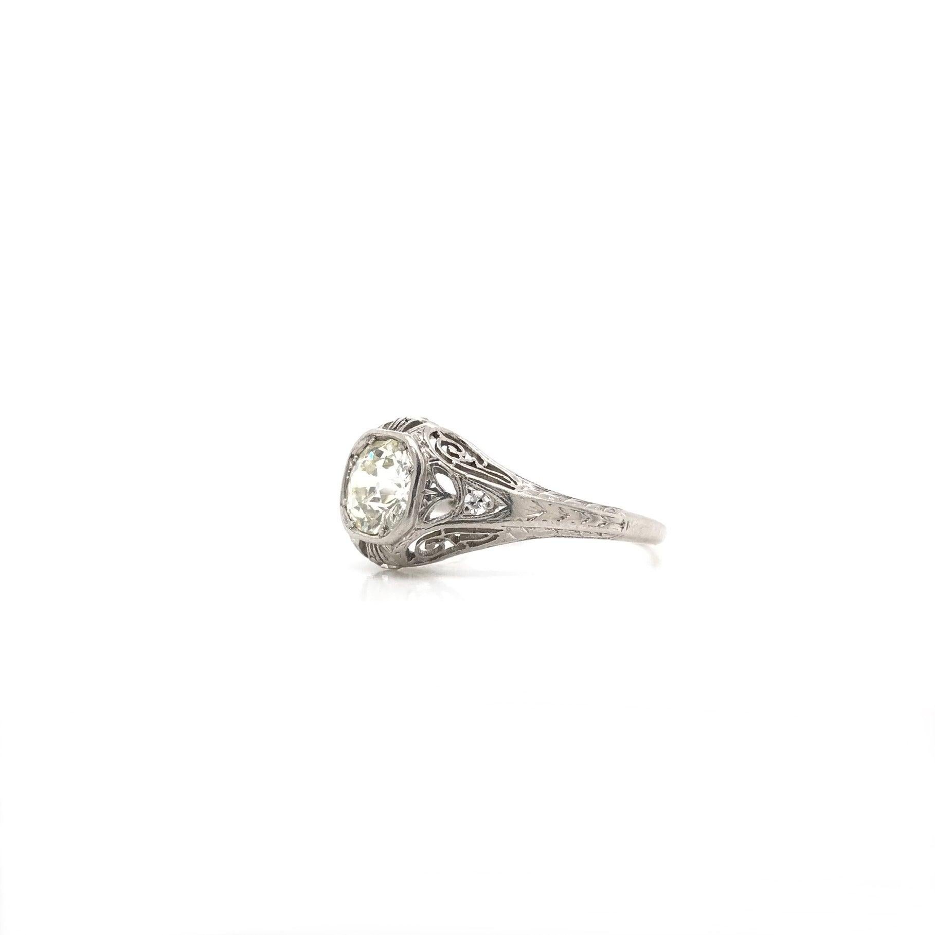 Antique Art Deco 0.85 Carat Diamond Platinum Engagement Ring For Sale 1