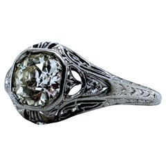 Antique Art Deco 0.85 Carat Diamond Platinum Engagement Ring