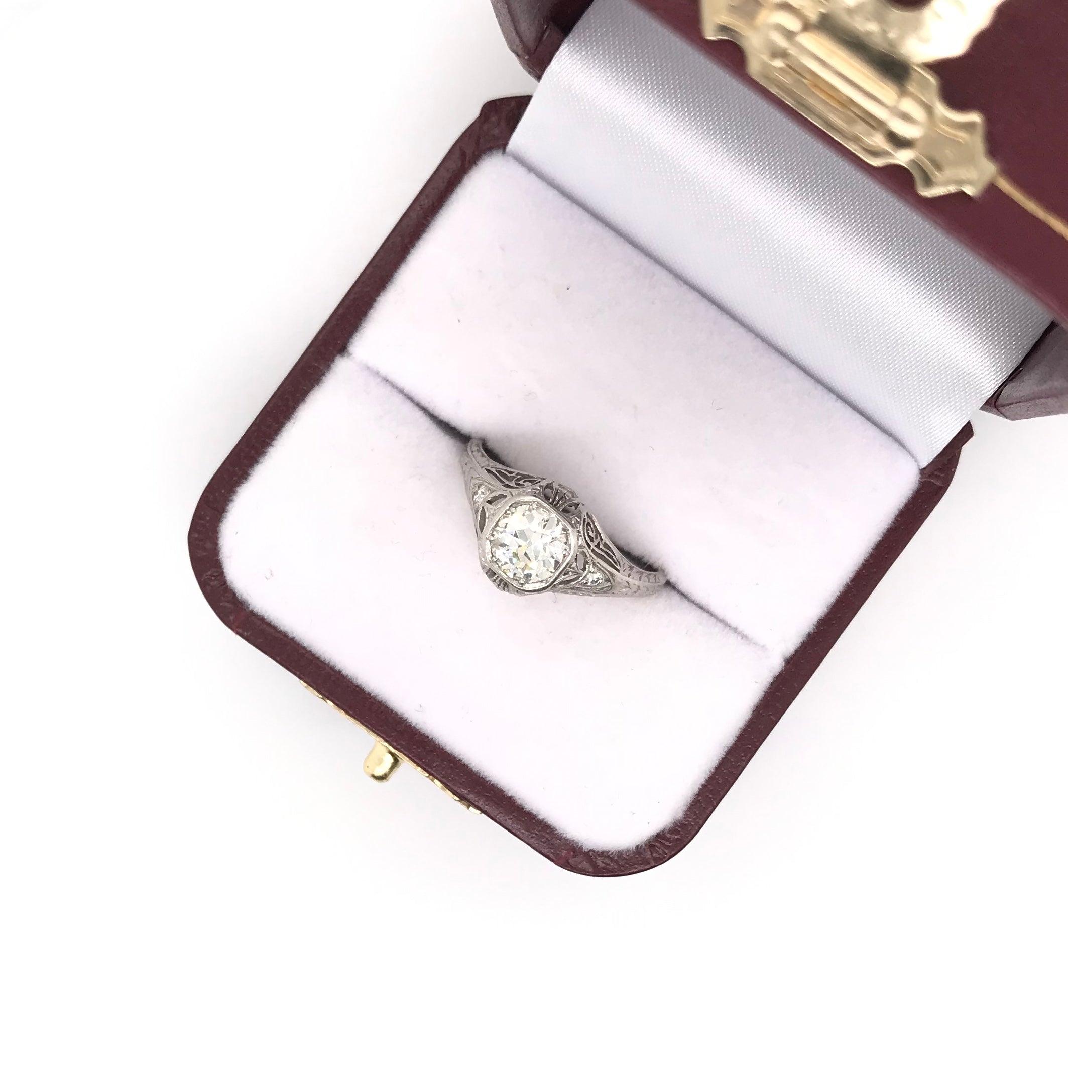 Antique Art Deco 0.85 Carat Diamond Platinum Ring For Sale 4