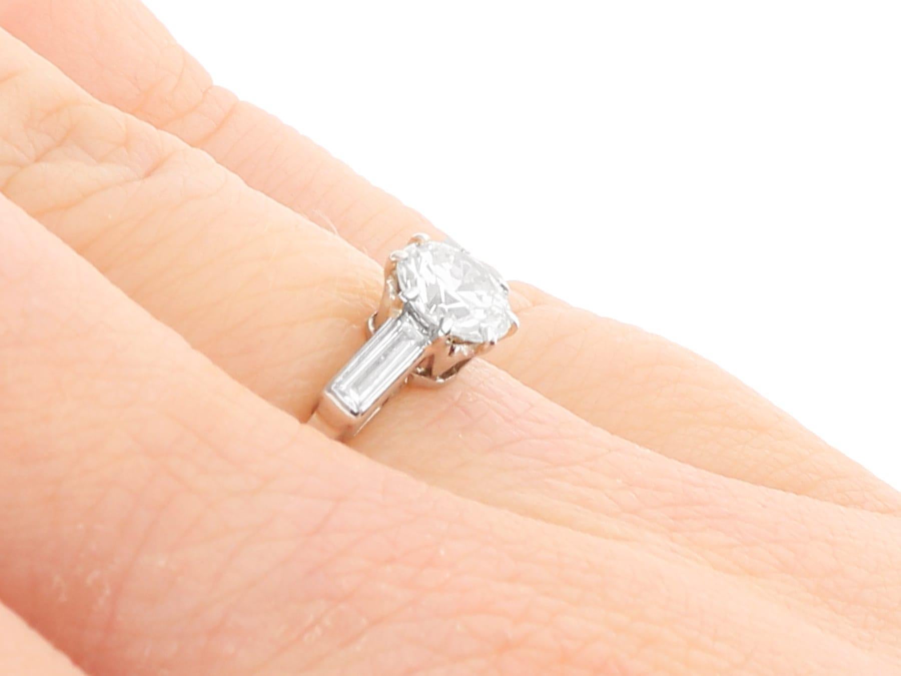 Antique Art Deco 0.91 Carat Diamond and Platinum Solitaire Ring Circa 1925 For Sale 5