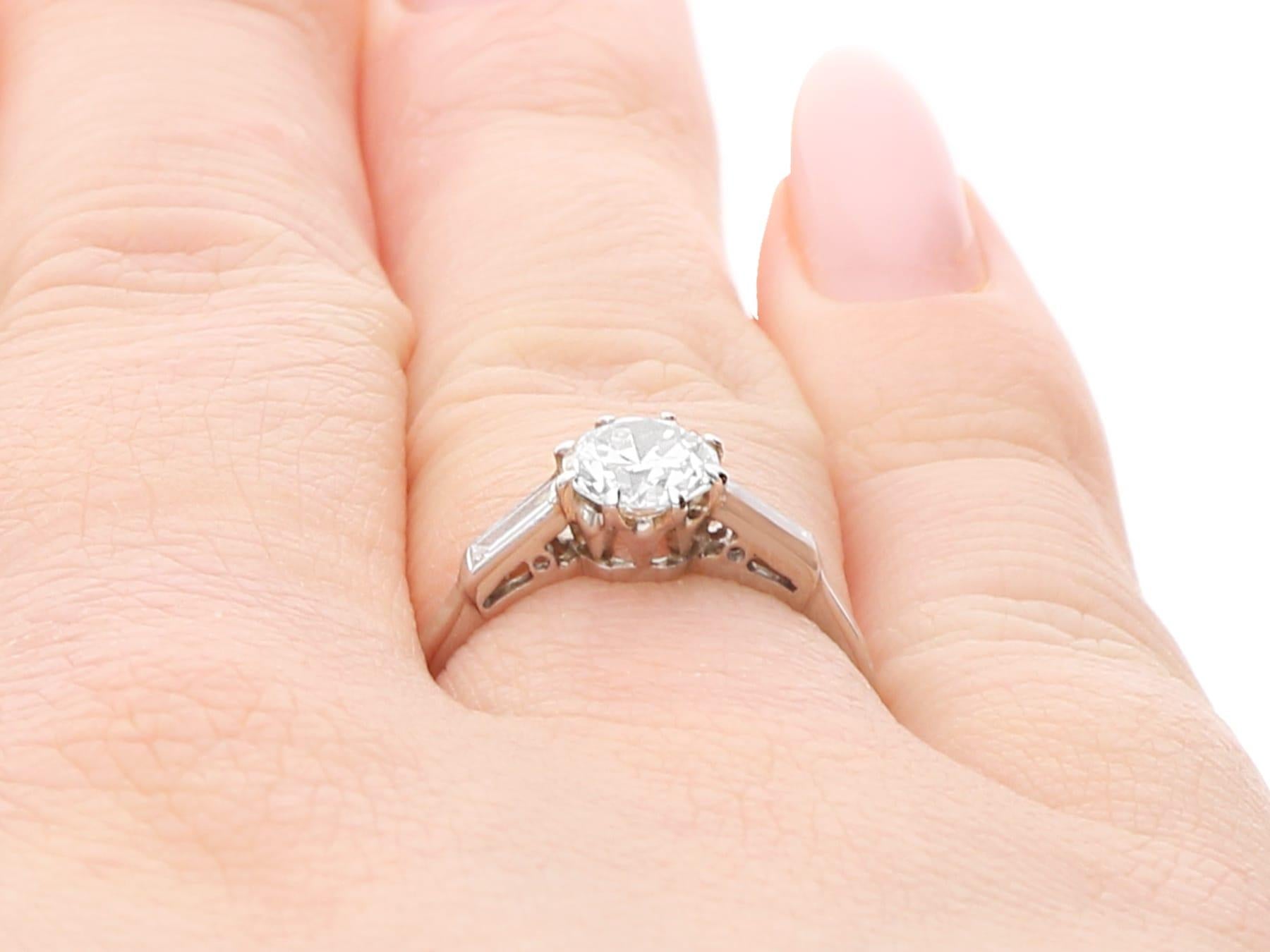 Antique Art Deco 0.91 Carat Diamond and Platinum Solitaire Ring Circa 1925 For Sale 6