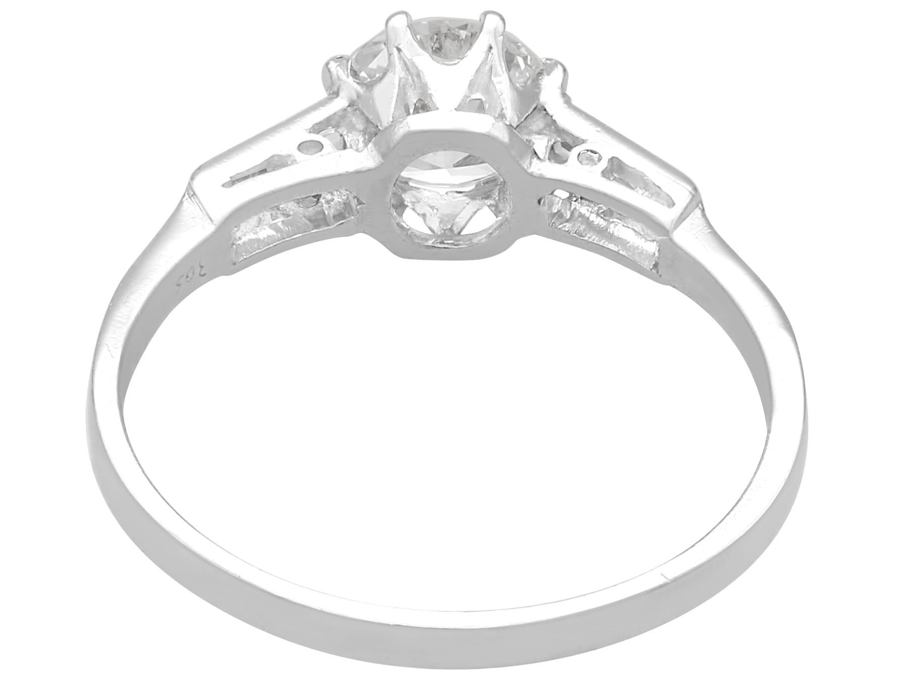 Women's or Men's Antique Art Deco 0.91 Carat Diamond and Platinum Solitaire Ring Circa 1925 For Sale