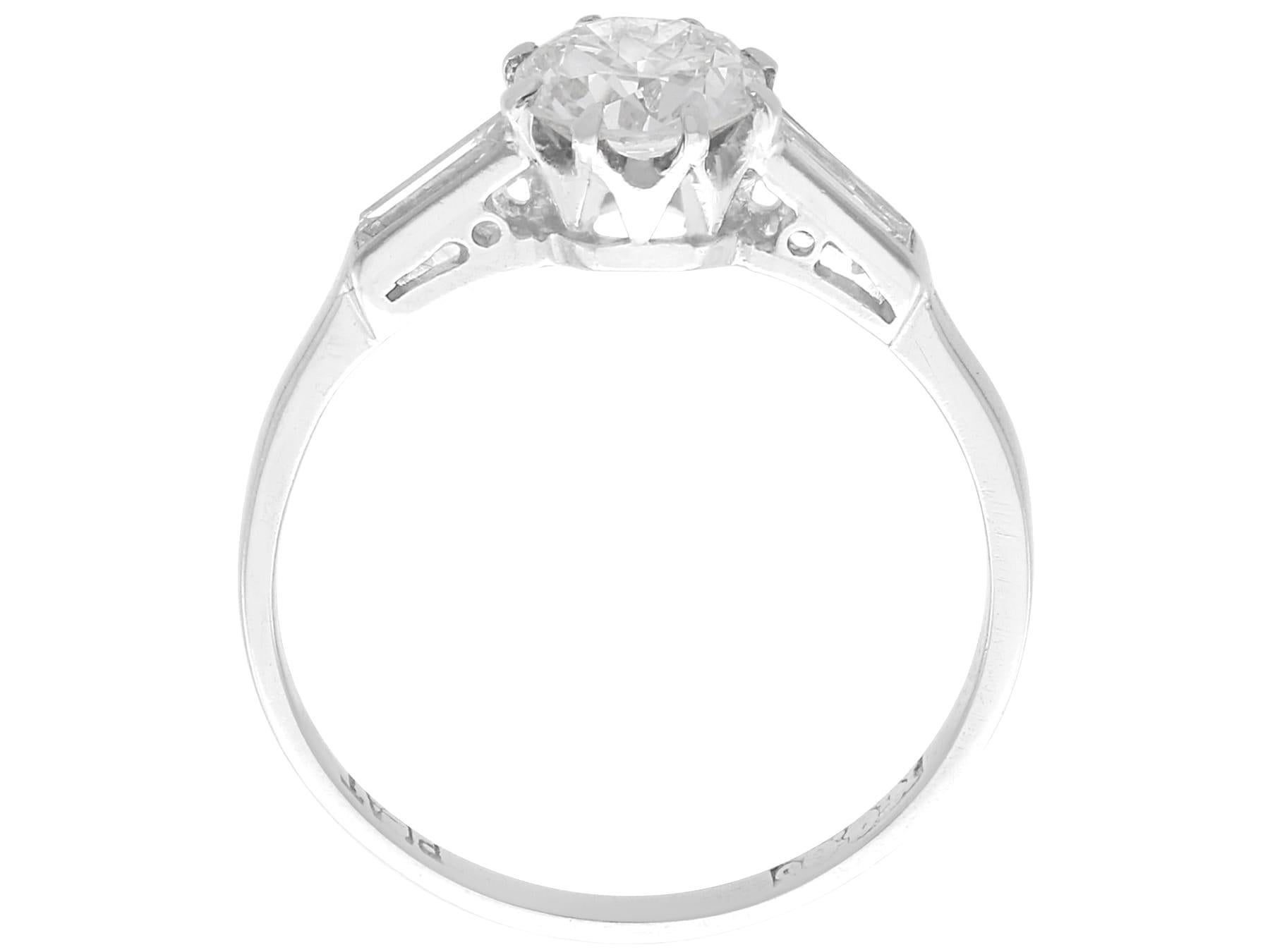 Antique Art Deco 0.91 Carat Diamond and Platinum Solitaire Ring Circa 1925 For Sale 1