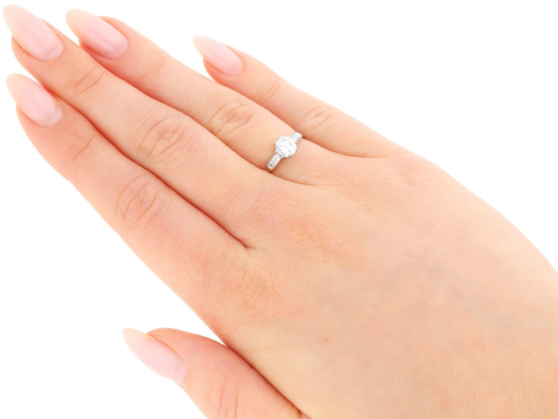 Antique Art Deco 0.91 Carat Diamond and Platinum Solitaire Ring Circa 1925 For Sale 4