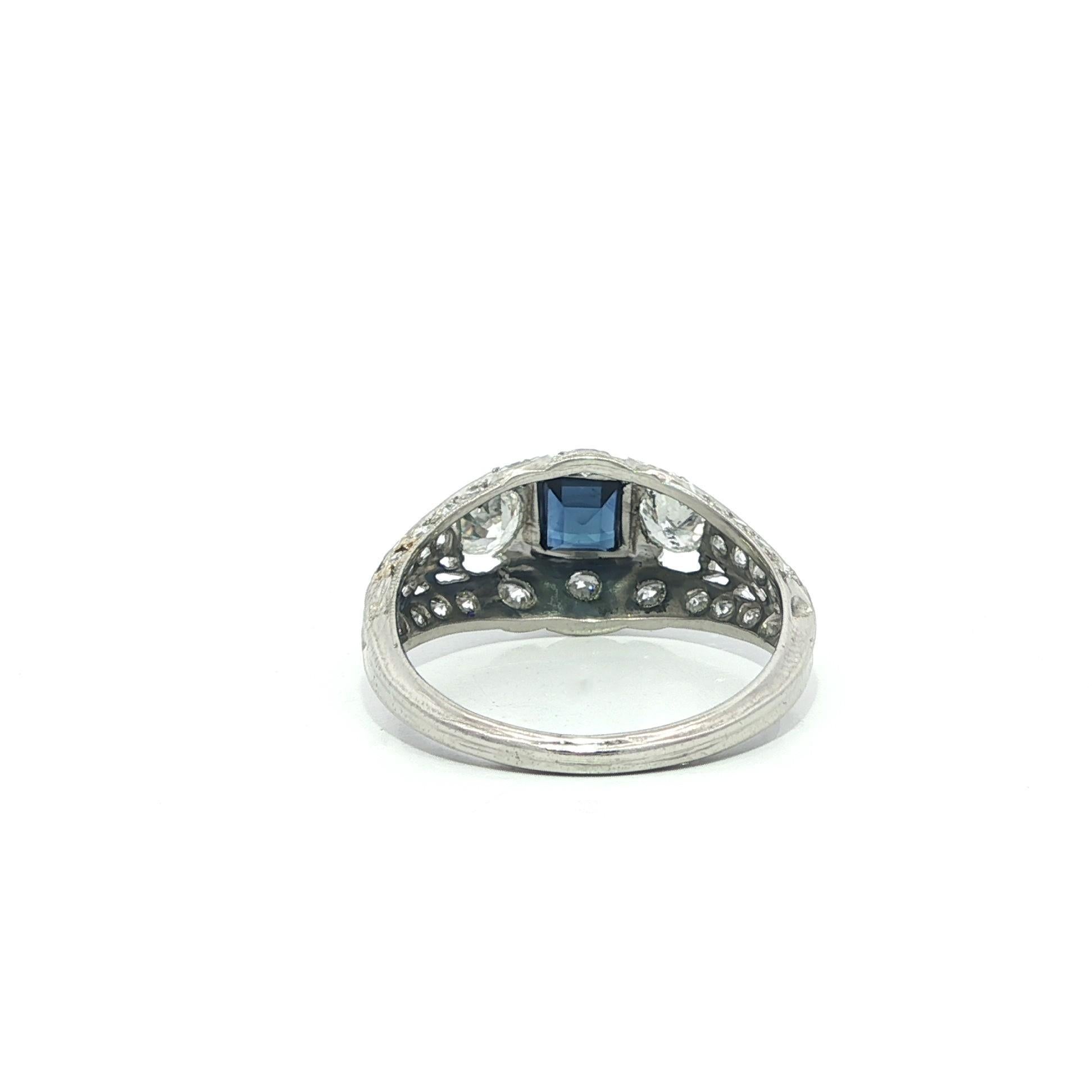 Bague ancienne Art Deco 0.95ctw Old European Diamond & Square Sapphire Band Ring en vente 2