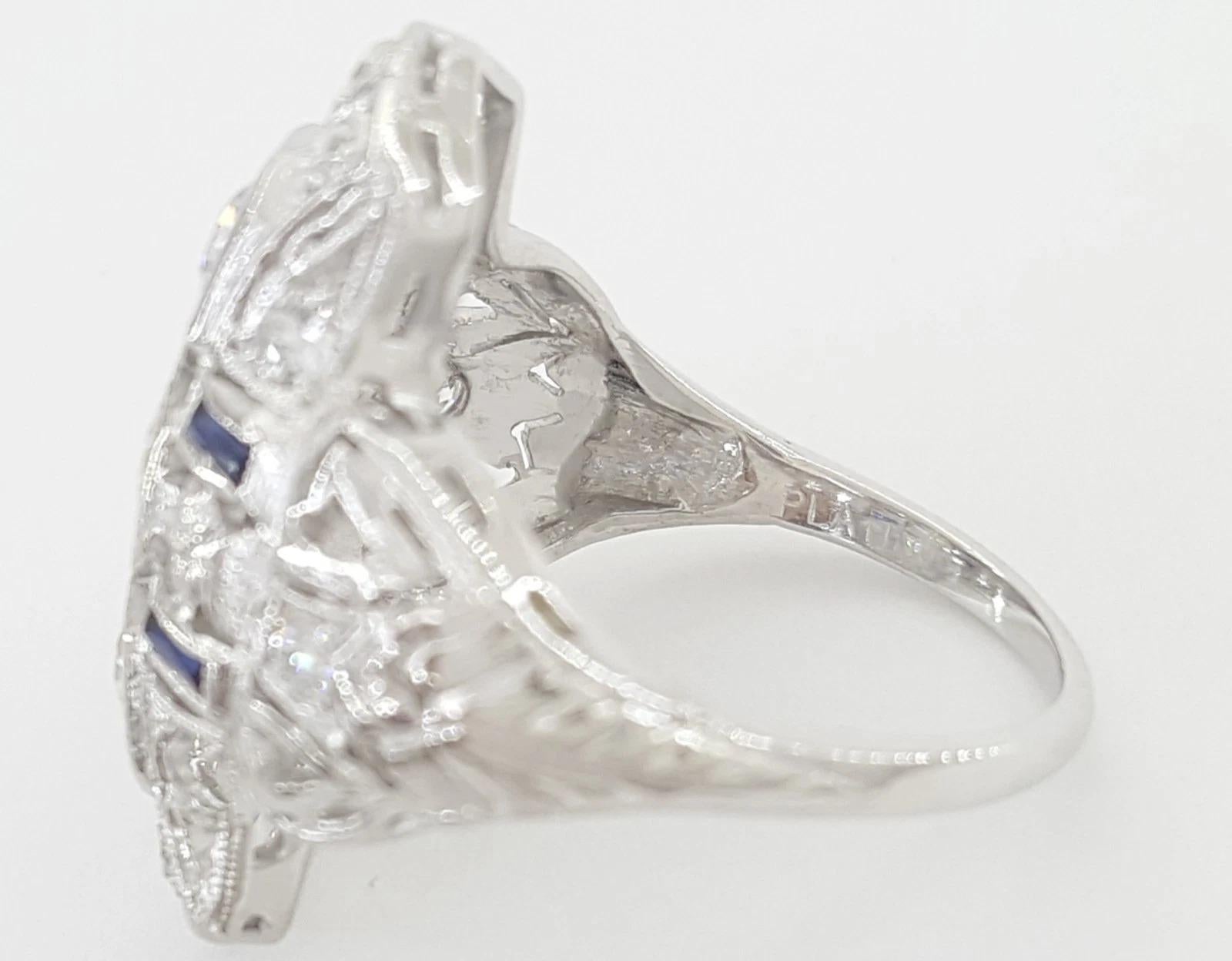Antique Art Deco 1 Carat Old Mine Cut Diamond & Sapphire Engagement Ring In Excellent Condition For Sale In Chicago, IL