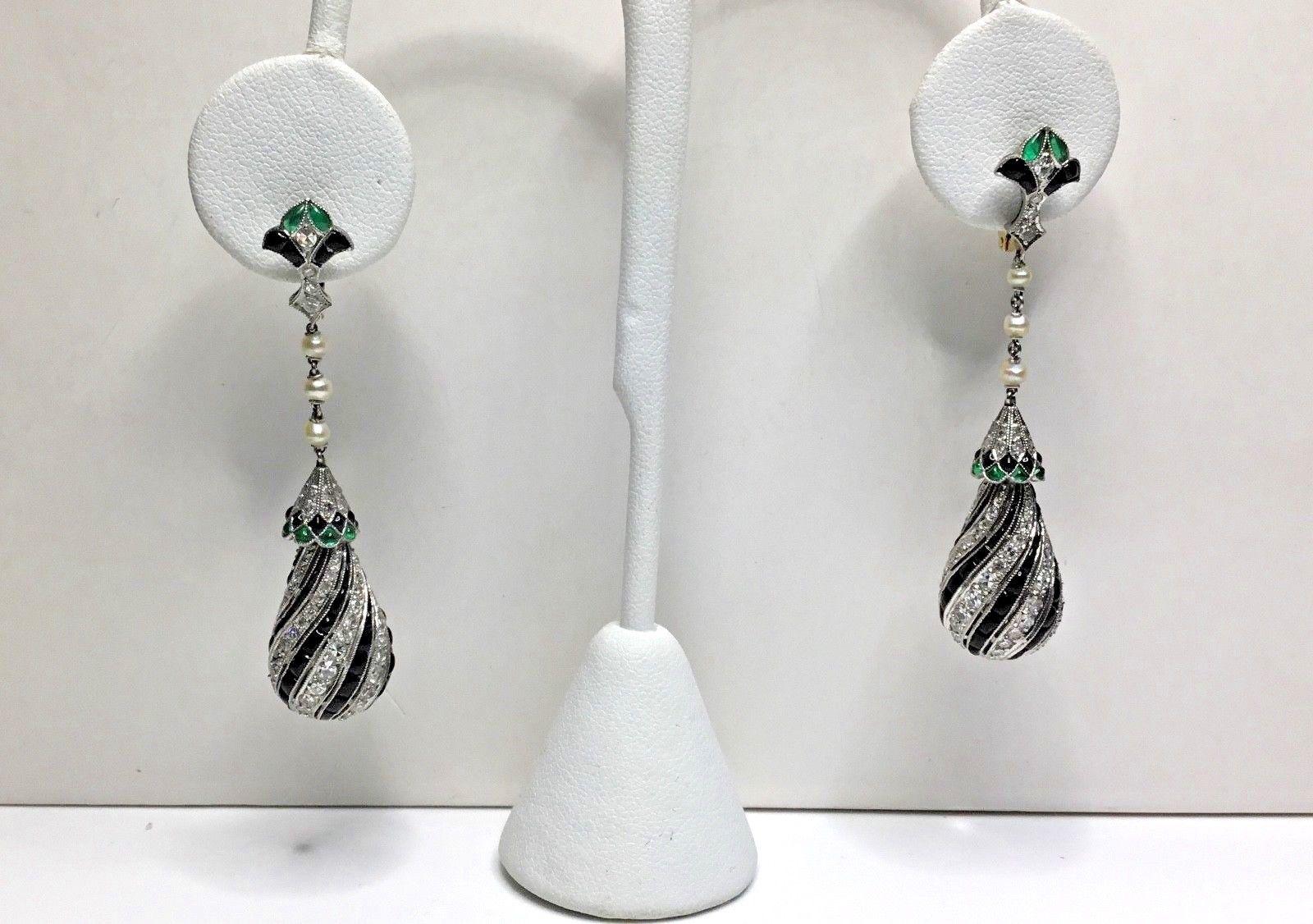 Antique Art Deco 10.00 Carat Diamond, Emerald, Onyx and Platinum Dangle Earrings In Excellent Condition In Houston, TX