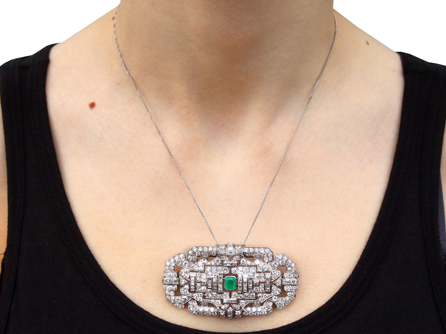 Antike Art Deco Platinbrosche mit 1,02 Karat Smaragd und 11,88 Karat Diamant im Angebot 4