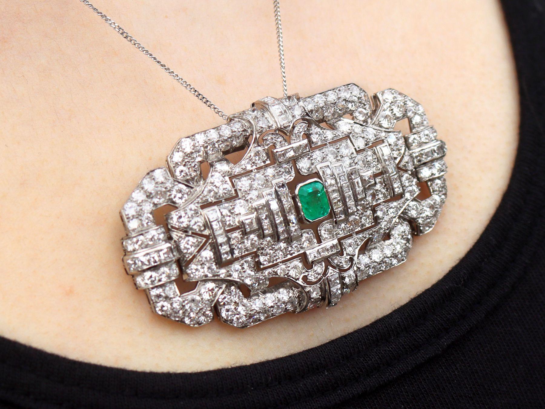 Antike Art Deco Platinbrosche mit 1,02 Karat Smaragd und 11,88 Karat Diamant im Angebot 5