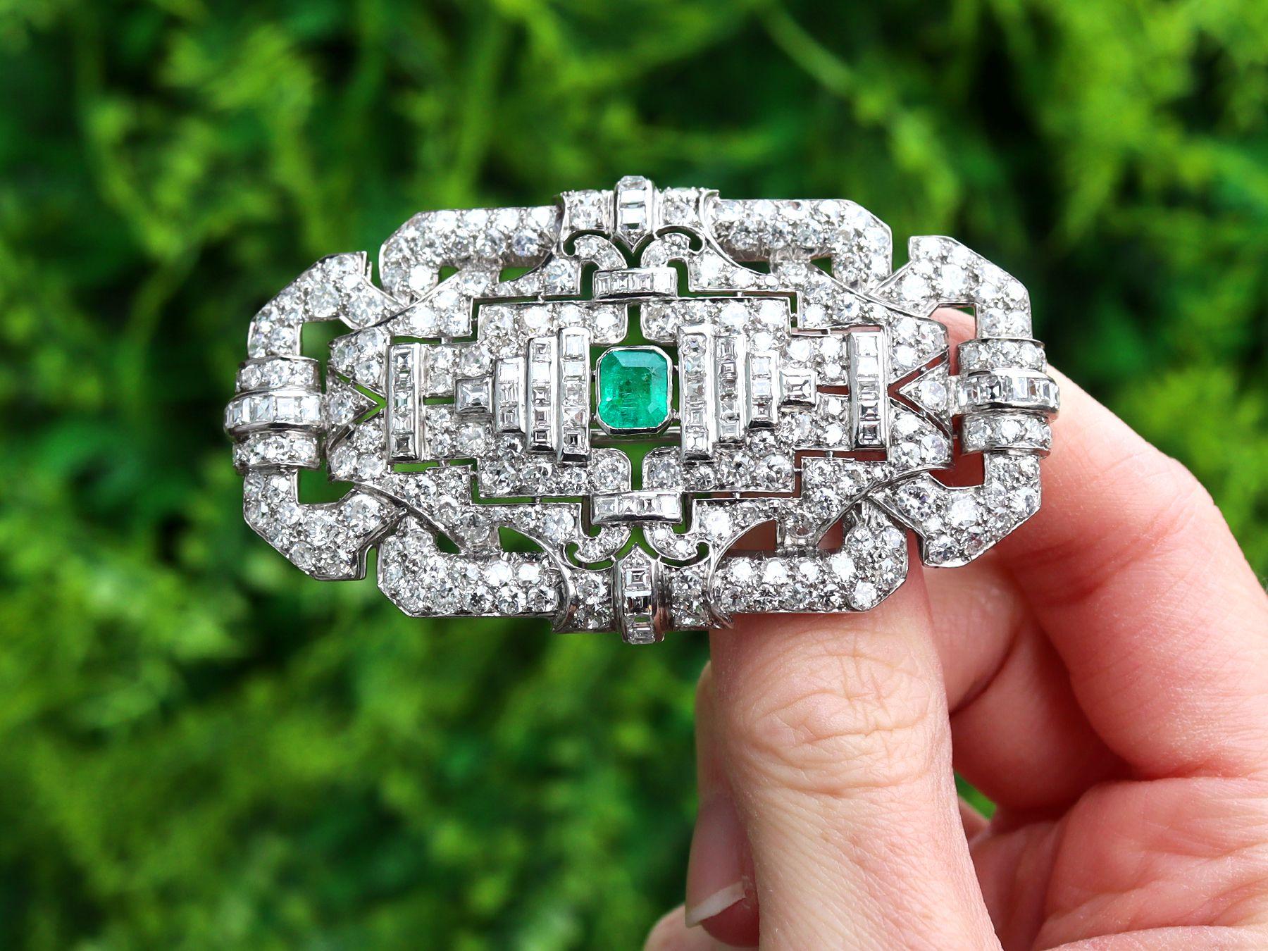 A stunning, fine and impressive 1.02 carat emerald and 11.88 carat diamond brooch in platinum; part of our authentic antique Art Deco jewellery/jewelry collection

This stunning, fine and impressive antique brooch has been crafted in platinum.

The