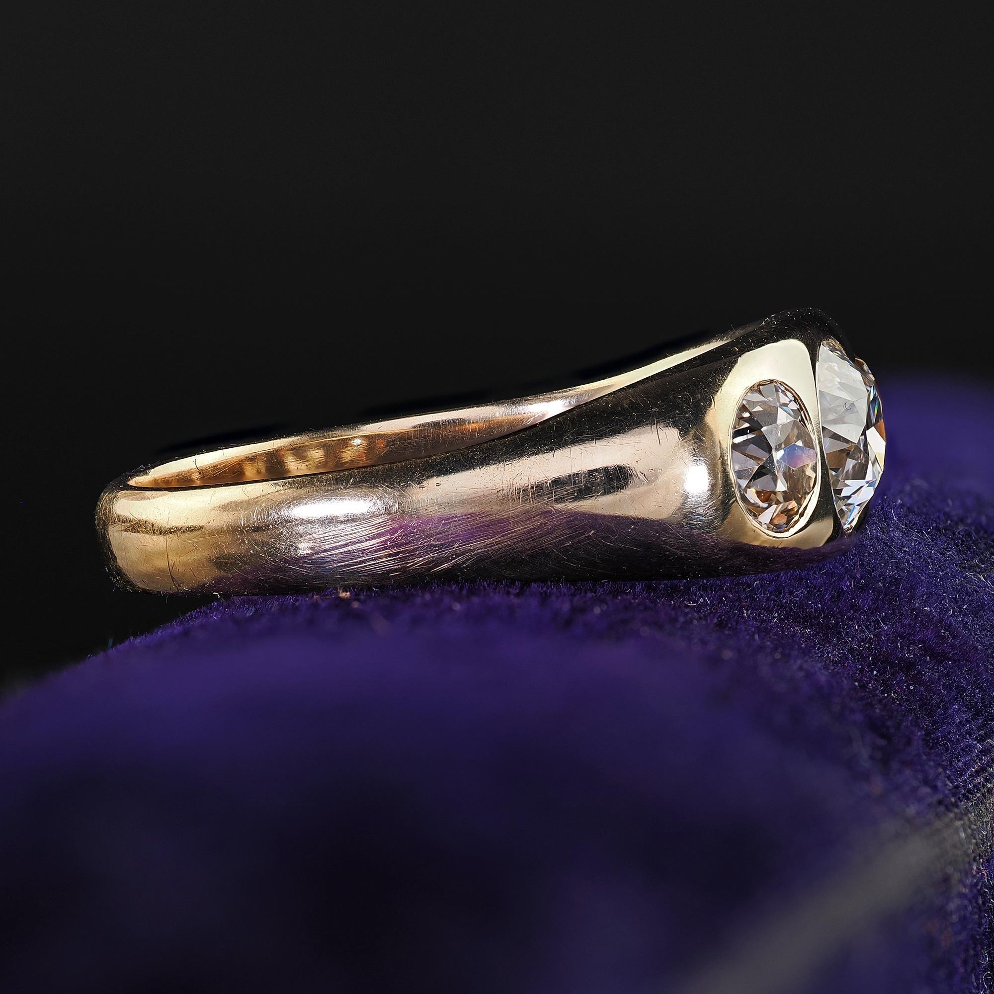 Anillo antiguo Art Decó de oro de 10 quilates con tres diamantes engarzados - GIA en Bueno estado para la venta en Great Neck, NY