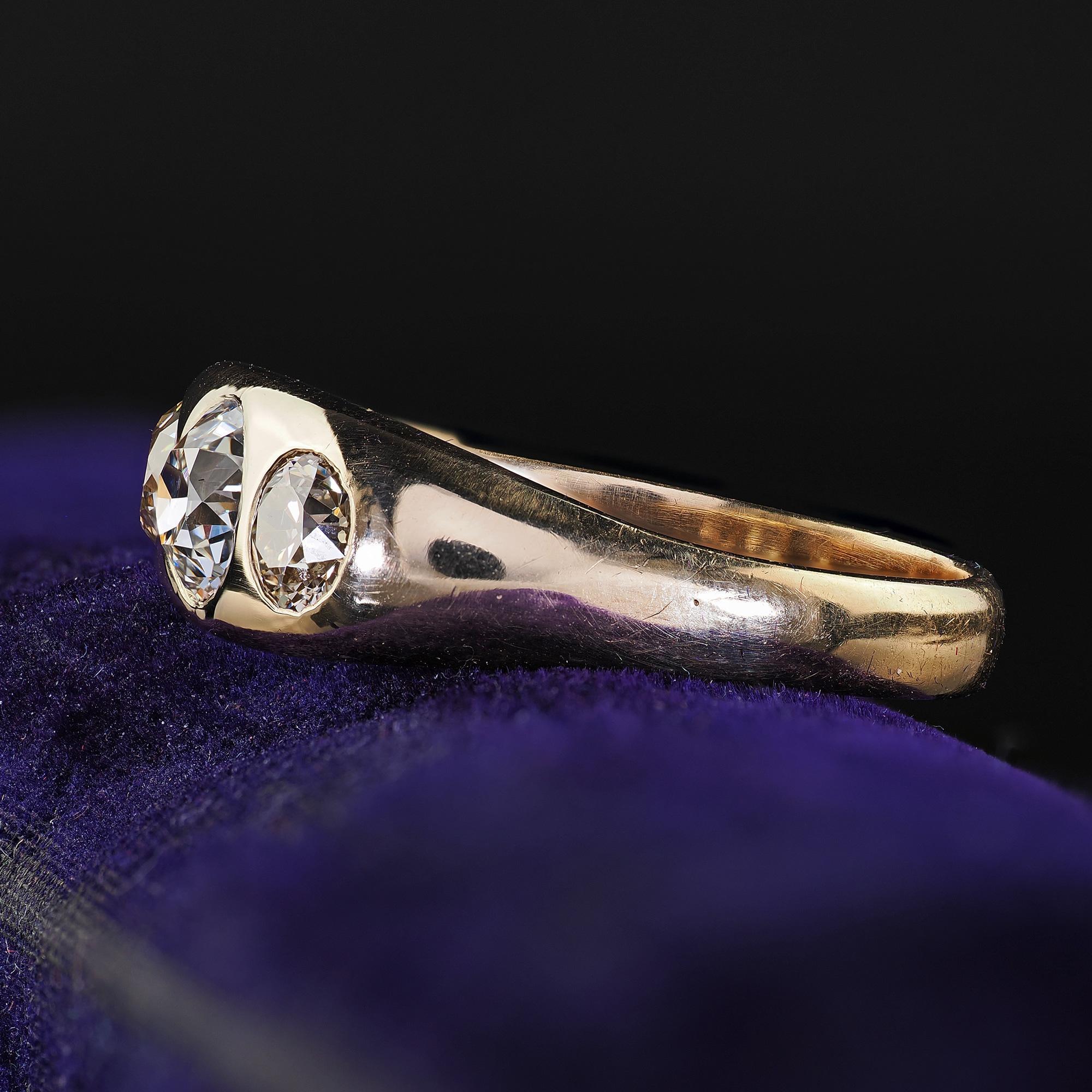 De las mujeres Anillo antiguo Art Decó de oro de 10 quilates con tres diamantes engarzados - GIA en venta