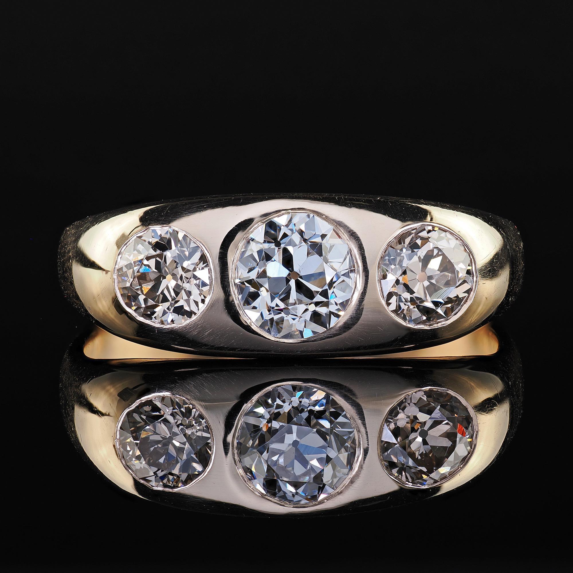 Anillo antiguo Art Decó de oro de 10 quilates con tres diamantes engarzados - GIA en venta 1