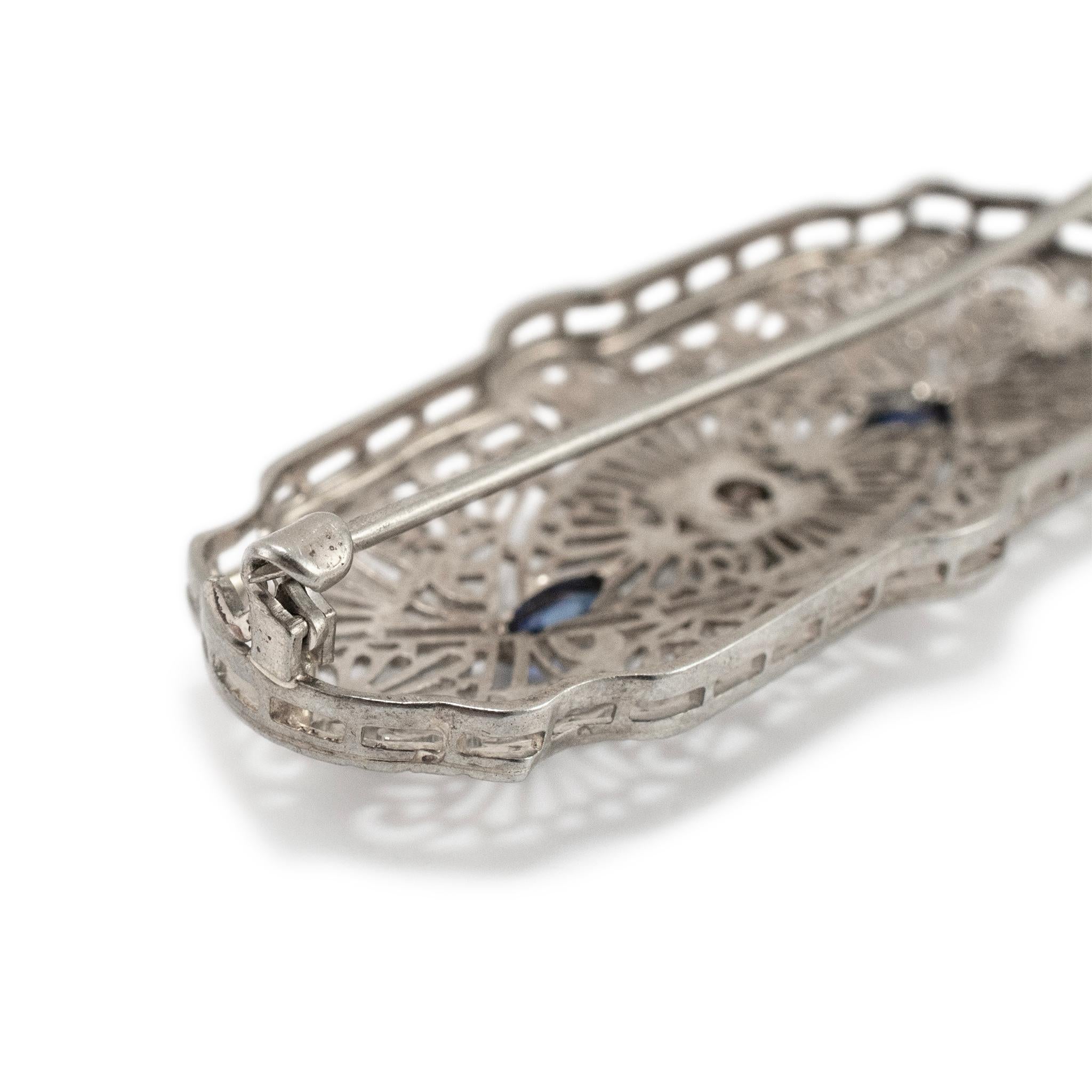 Antique Art Deco 10K White Gold Filigreed Diamond & Sapphire Brooch In Excellent Condition For Sale In Houston, TX