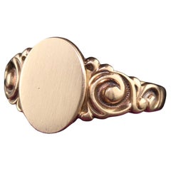 Antique Art Deco 10K Yellow Gold Engraved Signet Ring