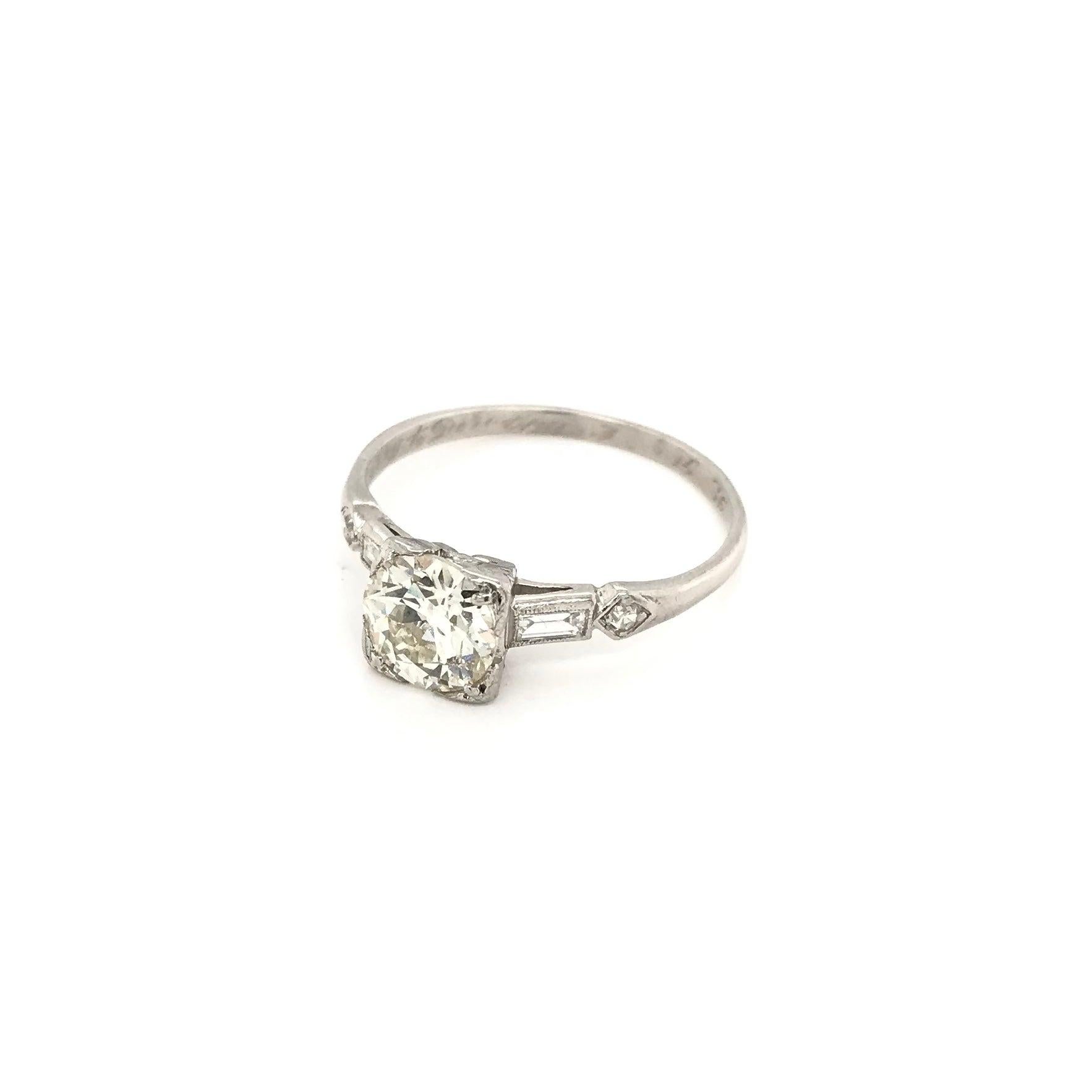 Women's Antique Art Deco 1.12 Carat Diamond Platinum Solitaire Engagement Ring