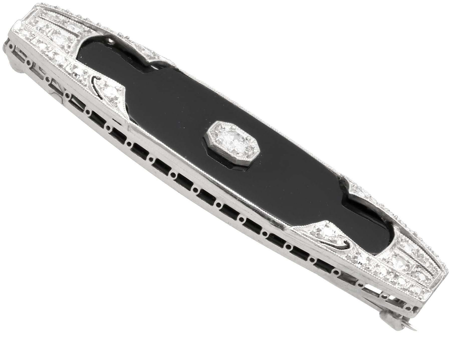 Antique Art Deco 11.20Ct Black Onyx and 0.91Ct Diamond, Platinum Brooch In Excellent Condition For Sale In Jesmond, Newcastle Upon Tyne