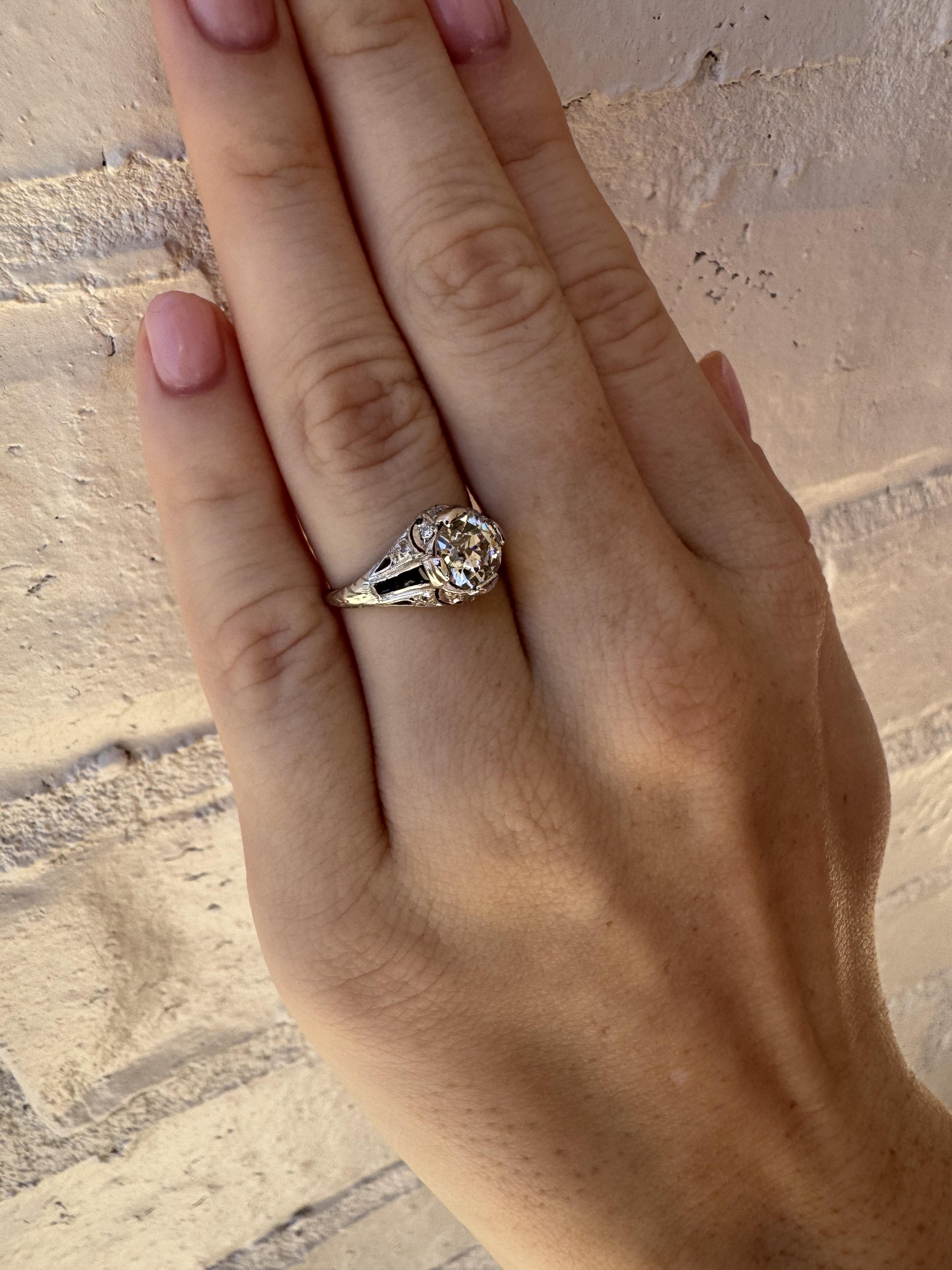 Taille vieille Europe Bague de fiançailles Art déco ancienne en platine avec diamant de 1,25 carat et saphir en vente