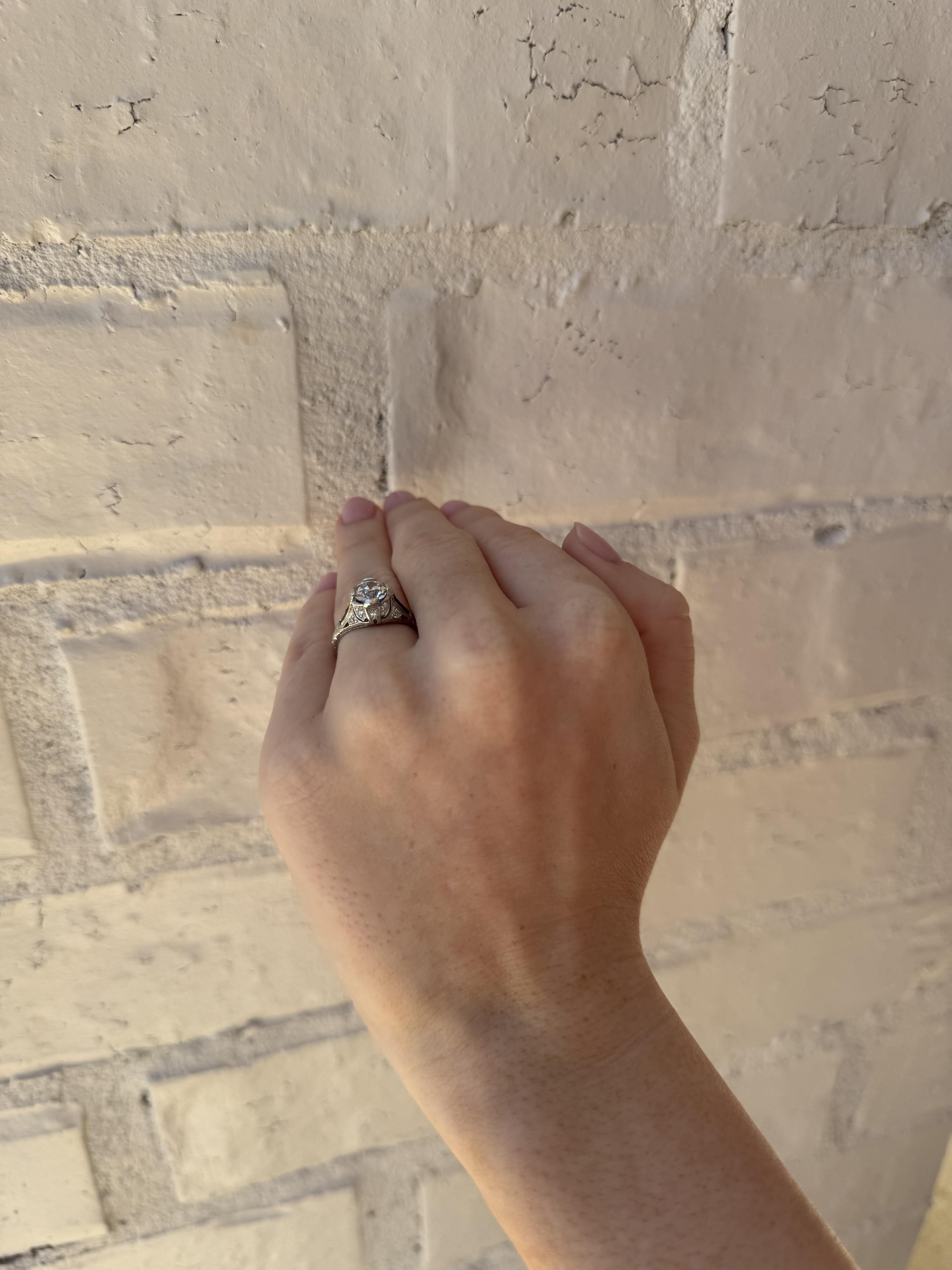Bague de fiançailles Art déco ancienne en platine avec diamant de 1,25 carat et saphir Bon état - En vente à Montgomery, AL