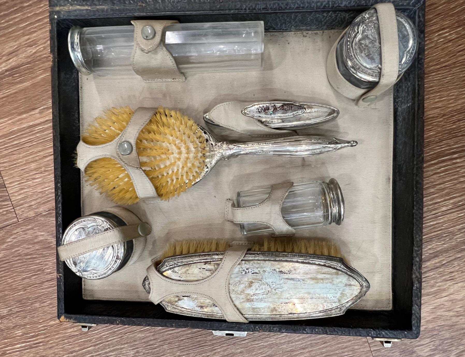 Antique Art Deco 13 Piece Sterling Silver 925 Vanity Dresser Set with Fitted Box In Fair Condition For Sale In  Baltimore, MD
