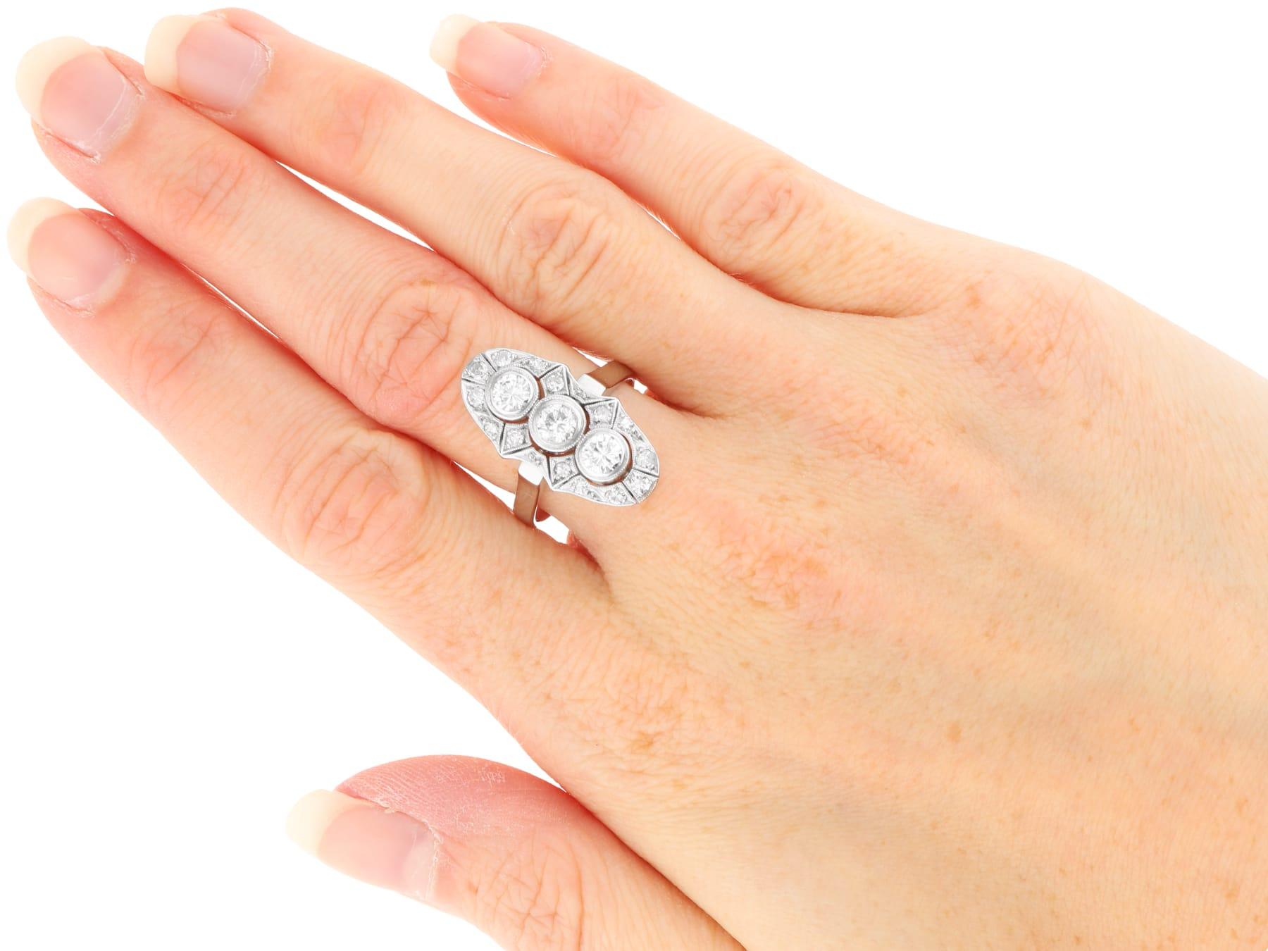 Antique Art Deco 1.32 Carat Diamond and 14 Karat White Gold Ring Circa 1930 For Sale 3