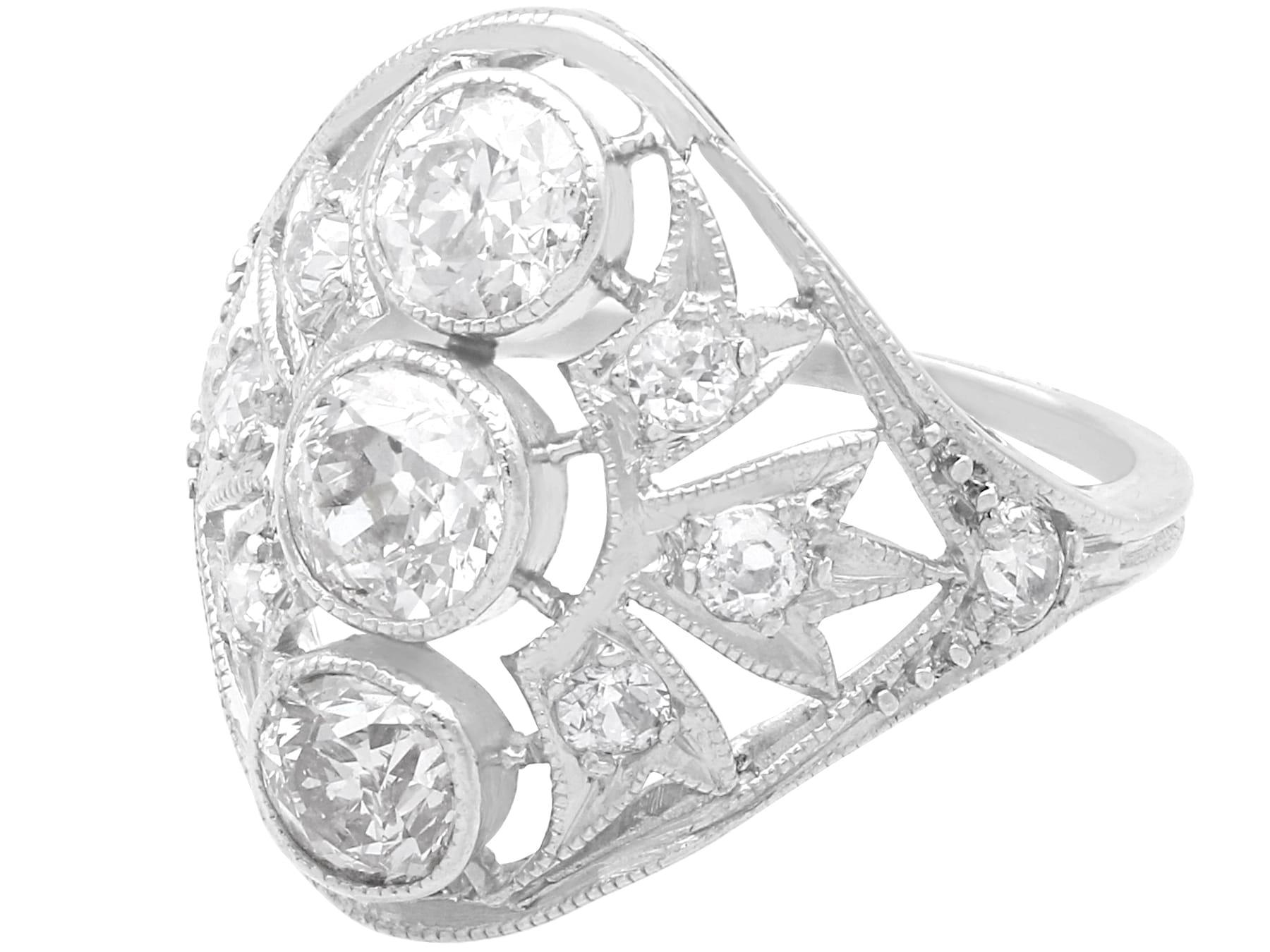 Ancienne bague habillée en platine et diamant de 1,39 carat Art Deco Circa 1920 Unisexe en vente