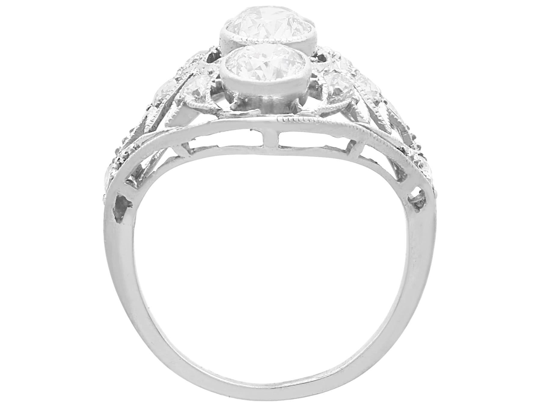 Ancienne bague habillée en platine et diamant de 1,39 carat Art Deco Circa 1920 en vente 2