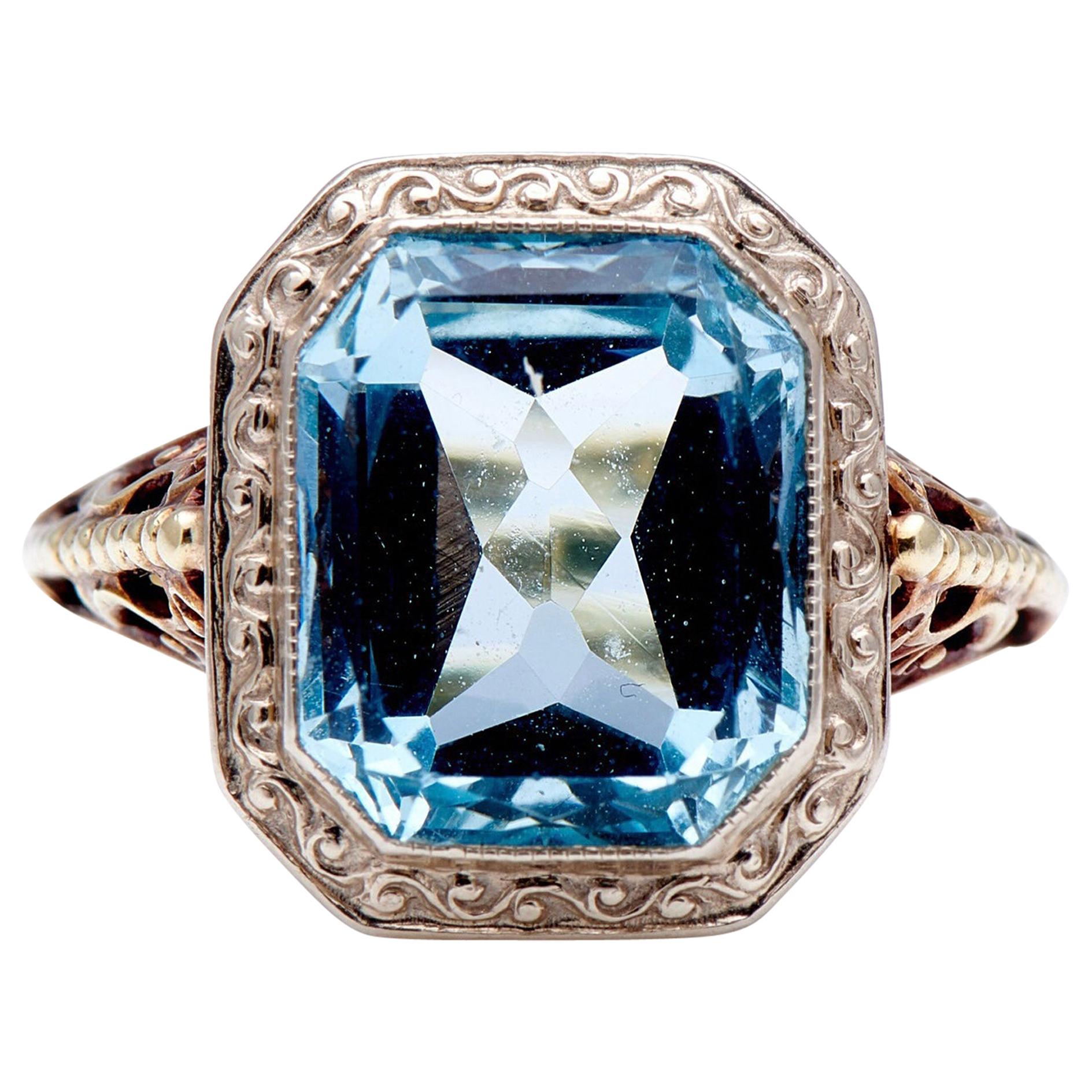 Antique:: Art Deco:: 14 Carat Gold:: Single Aquamarine Ring