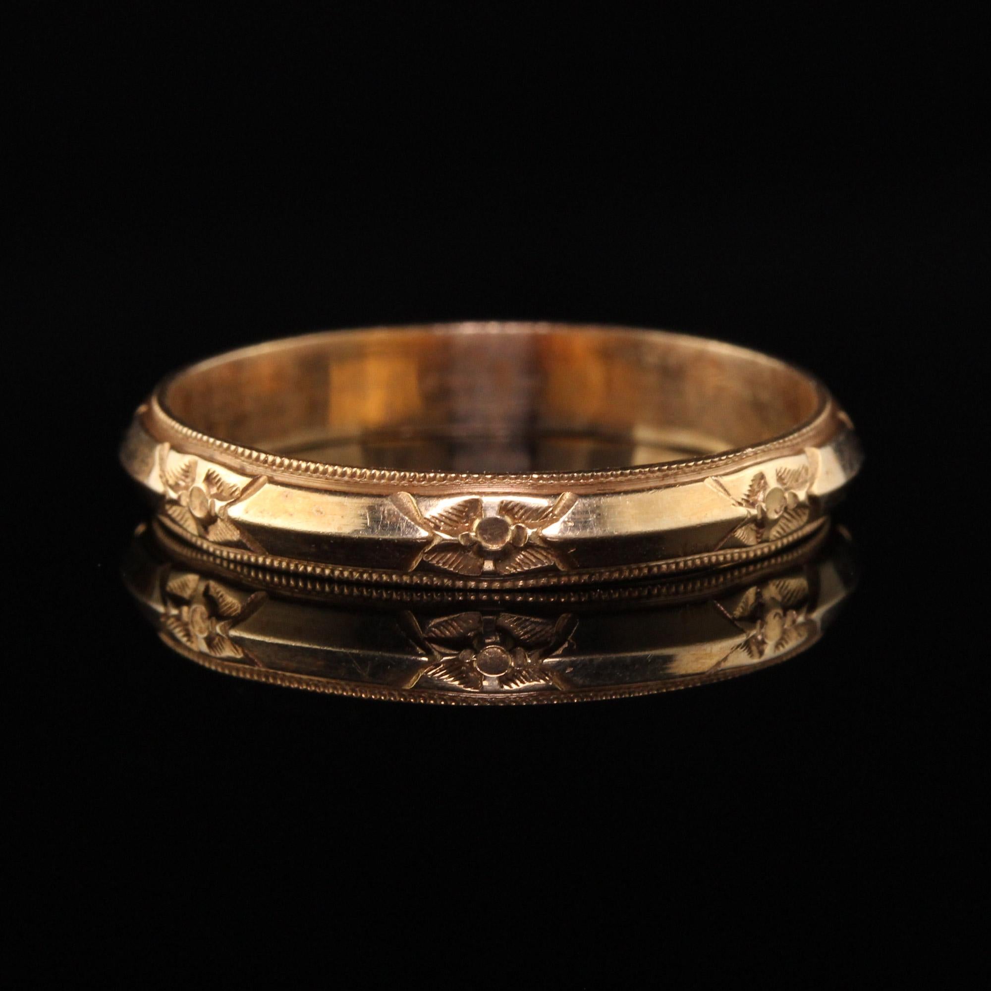 Antique Art Deco 14 Karat Yellow Gold Engraved Wedding Band In Excellent Condition In Great Neck, NY