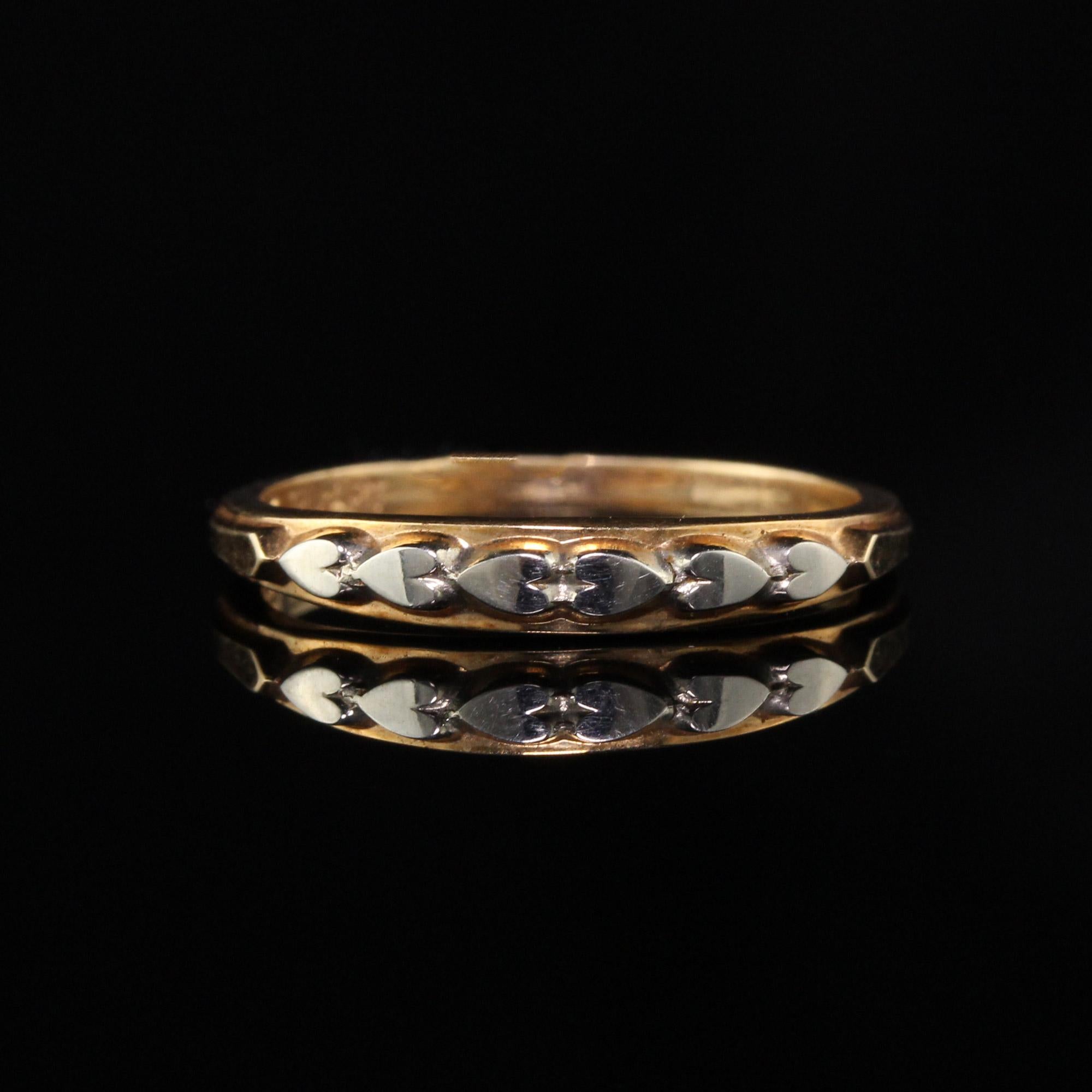 Antique Art Deco 14-18 Karat Yellow Gold Two Tone Heart Wedding Band In Excellent Condition In Great Neck, NY