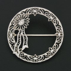 Broche antique Art déco en or 14 carats et platine, avec motif de couronne en filigrane et ruban floral