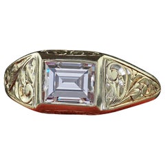 Bague de fiançailles Art déco ancienne en or vert 14 carats avec diamants sculptés taille en escalier - GIA