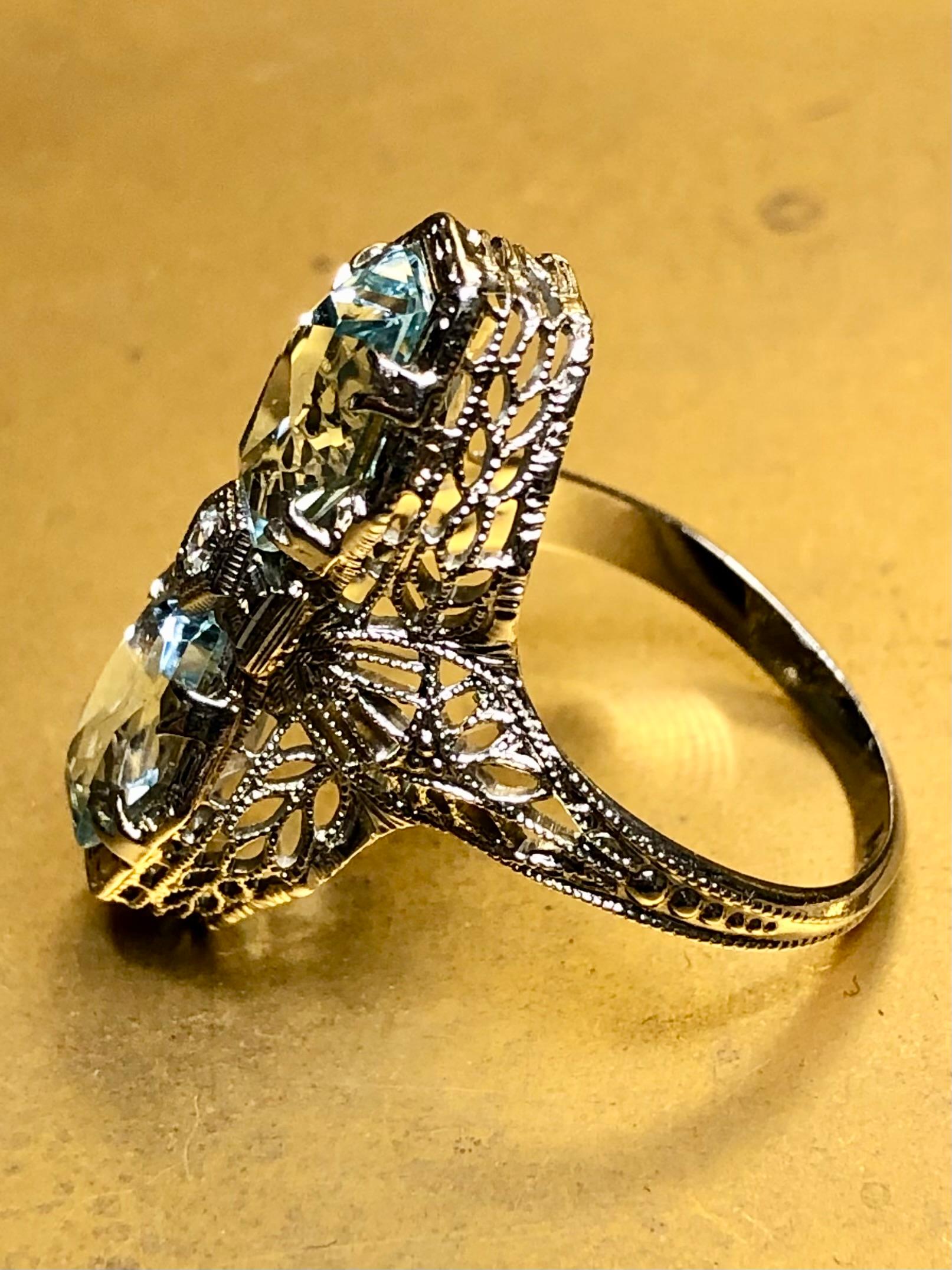 Antique Art Deco 14K Kite Aquamarine Diamond North South Filigree Cocktail Ring In Good Condition For Sale In Winter Springs, FL