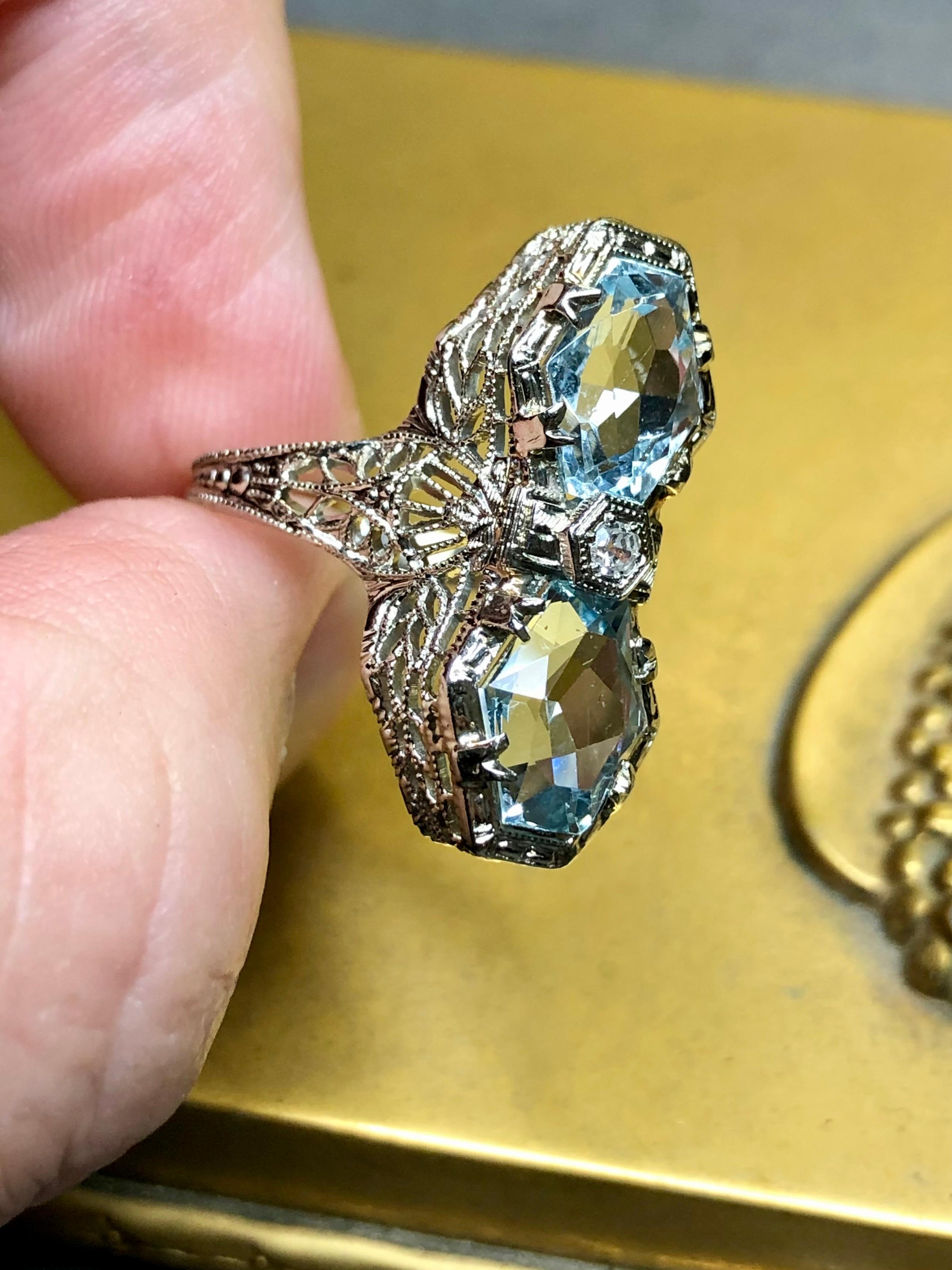 Antique Art Deco 14K Kite Aquamarine Diamond North South Filigree Cocktail Ring For Sale 2