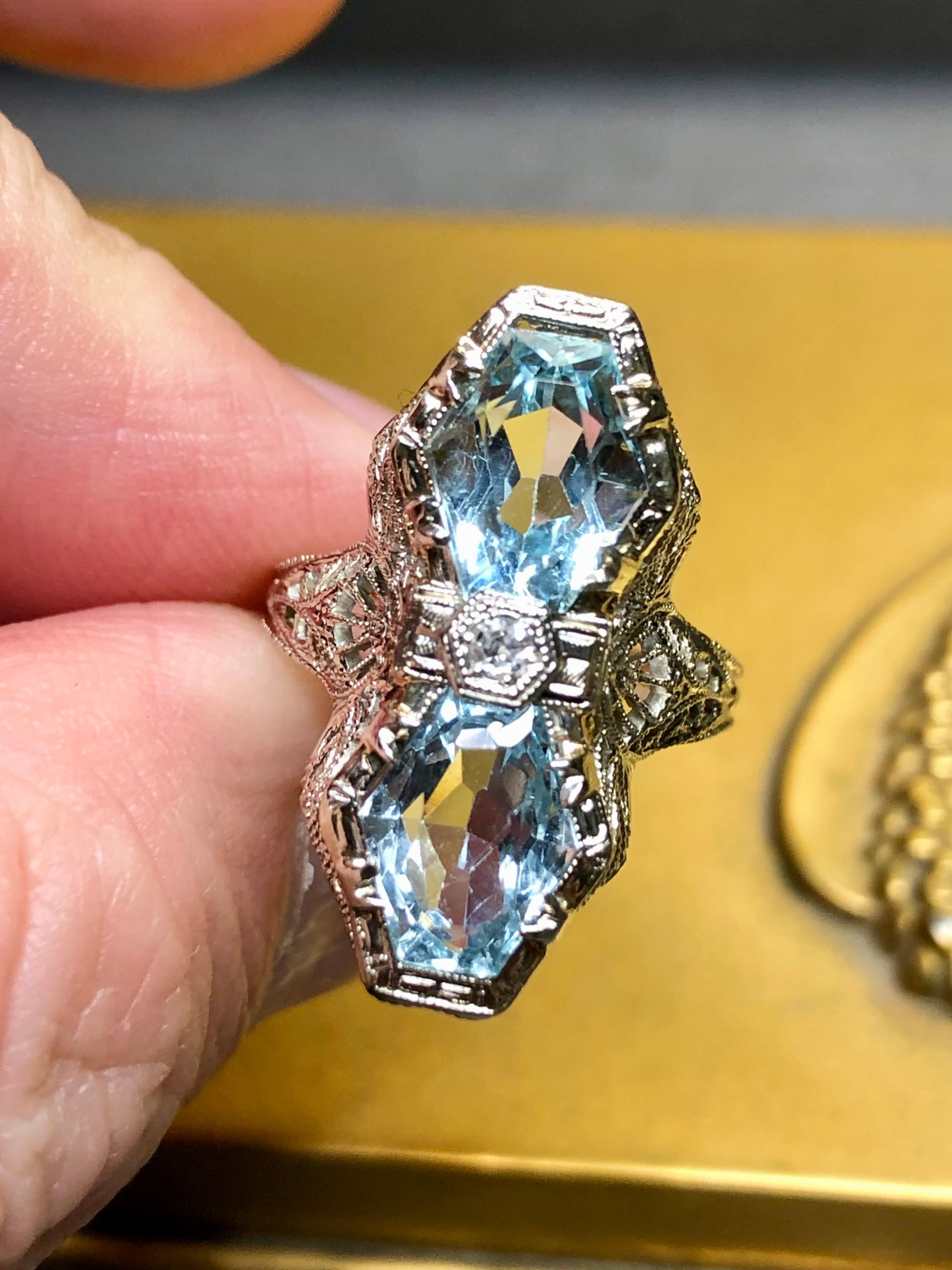 Antique Art Deco 14K Kite Aquamarine Diamond North South Filigree Cocktail Ring For Sale 3