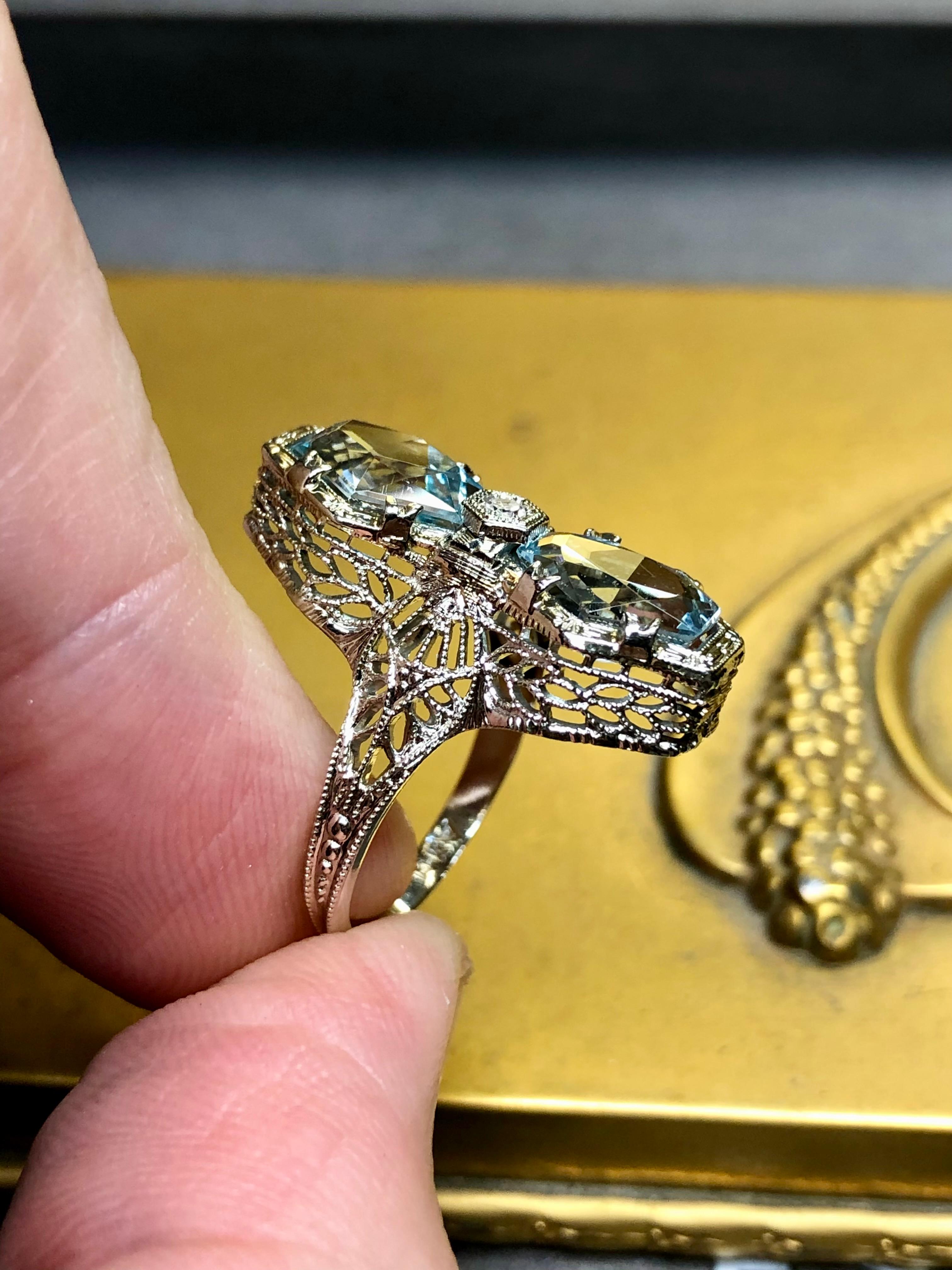 Antique Art Deco 14K Kite Aquamarine Diamond North South Filigree Cocktail Ring For Sale 4