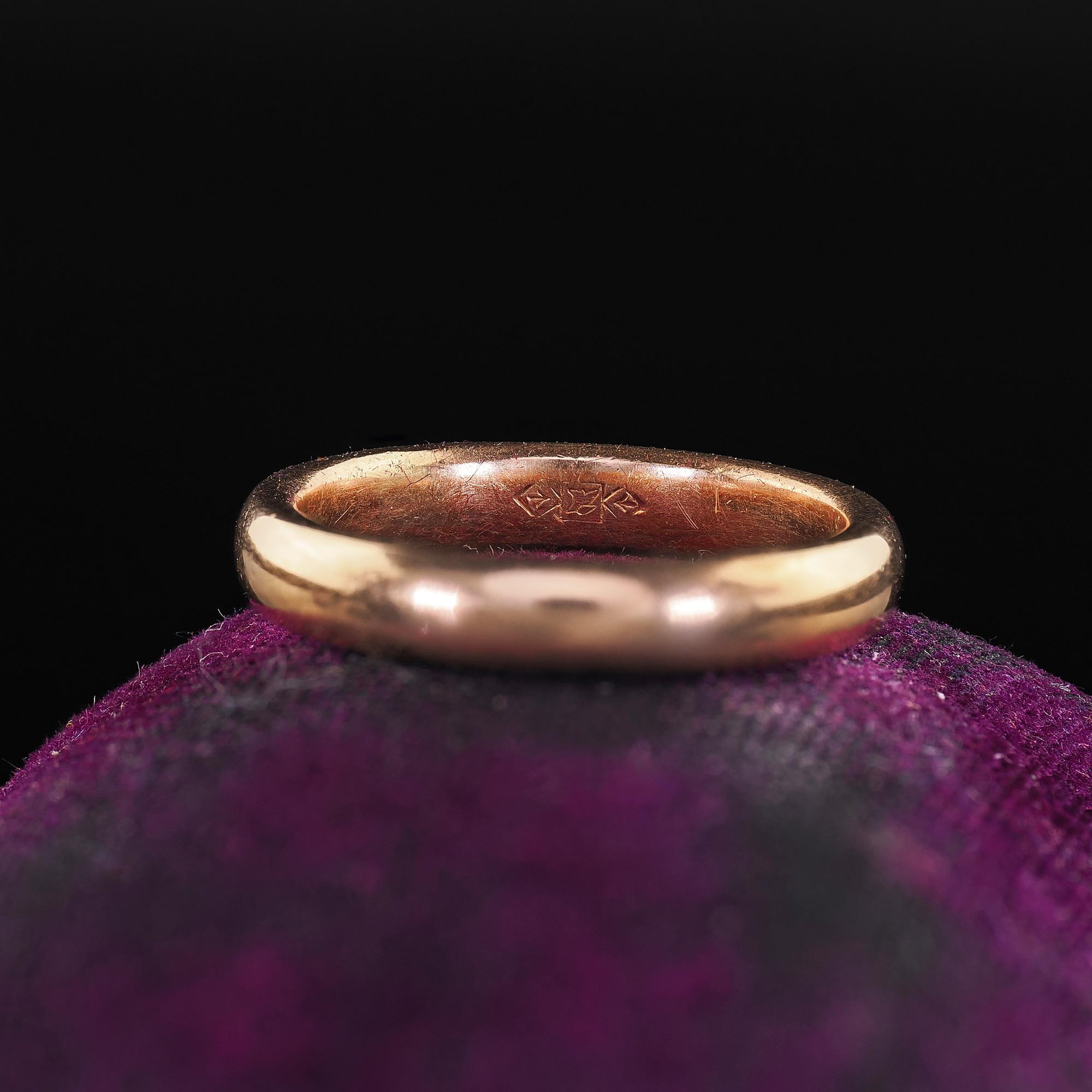 Women's Antique Art Deco 14K Rose Gold Classic Wedding Band Ring - Size 5 For Sale