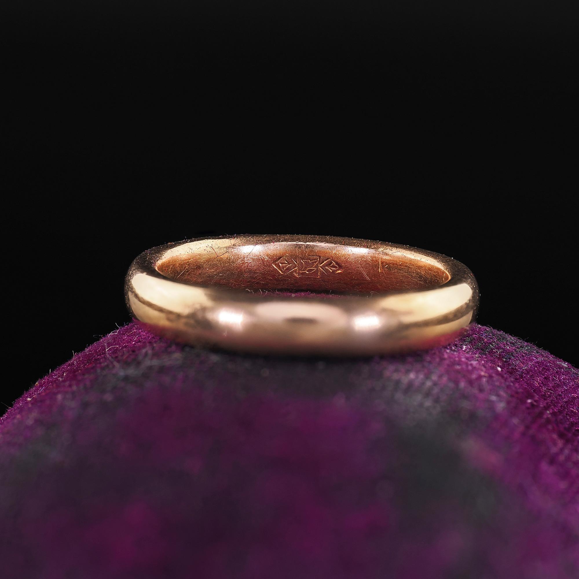 Antique Art Deco 14K Rose Gold Classic Wedding Band Ring - Size 5 For Sale 4