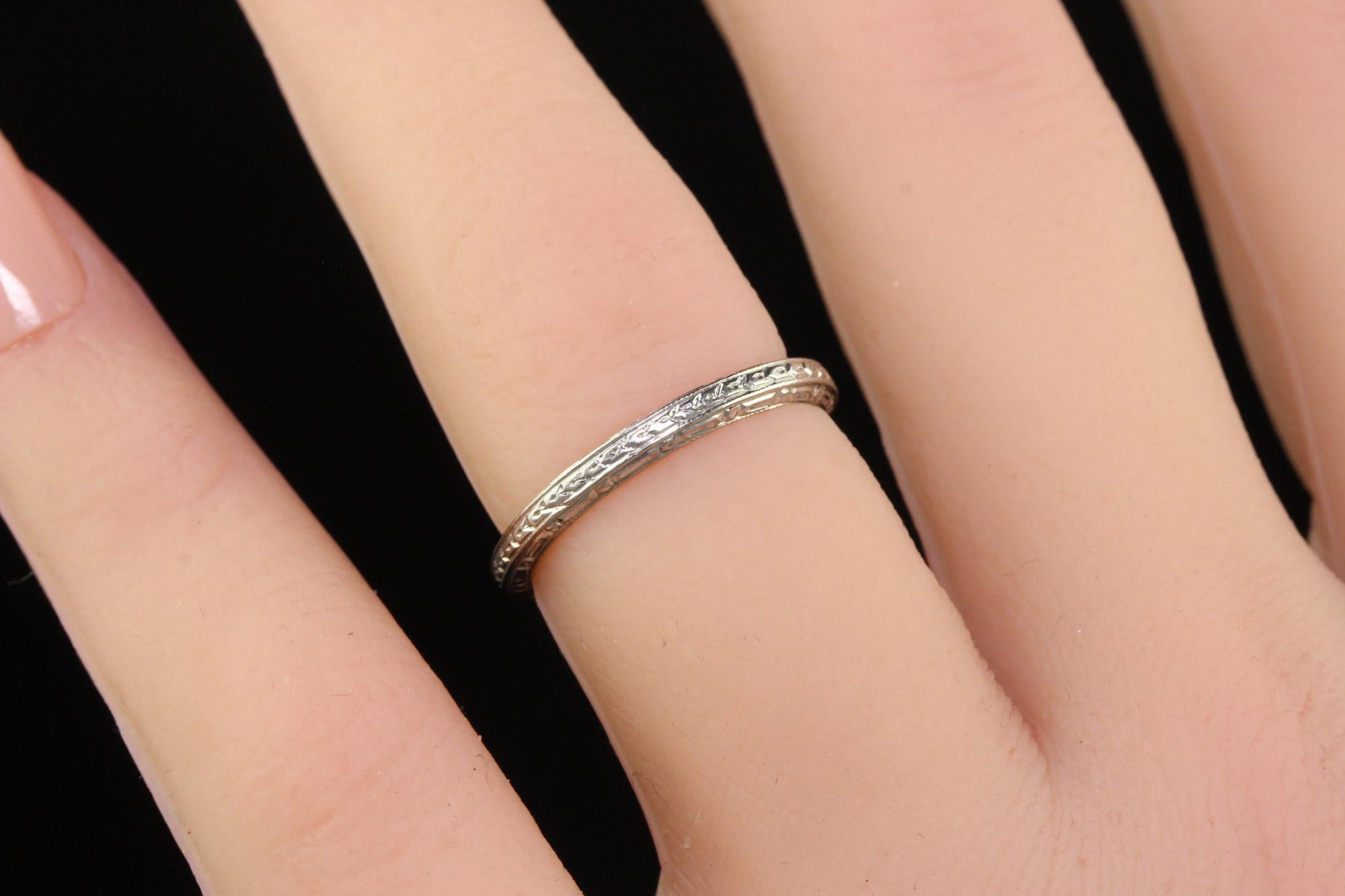 Antique Art Deco 14K Two Tone Engraved Wedding Band - Size 5 1/4 For Sale 4