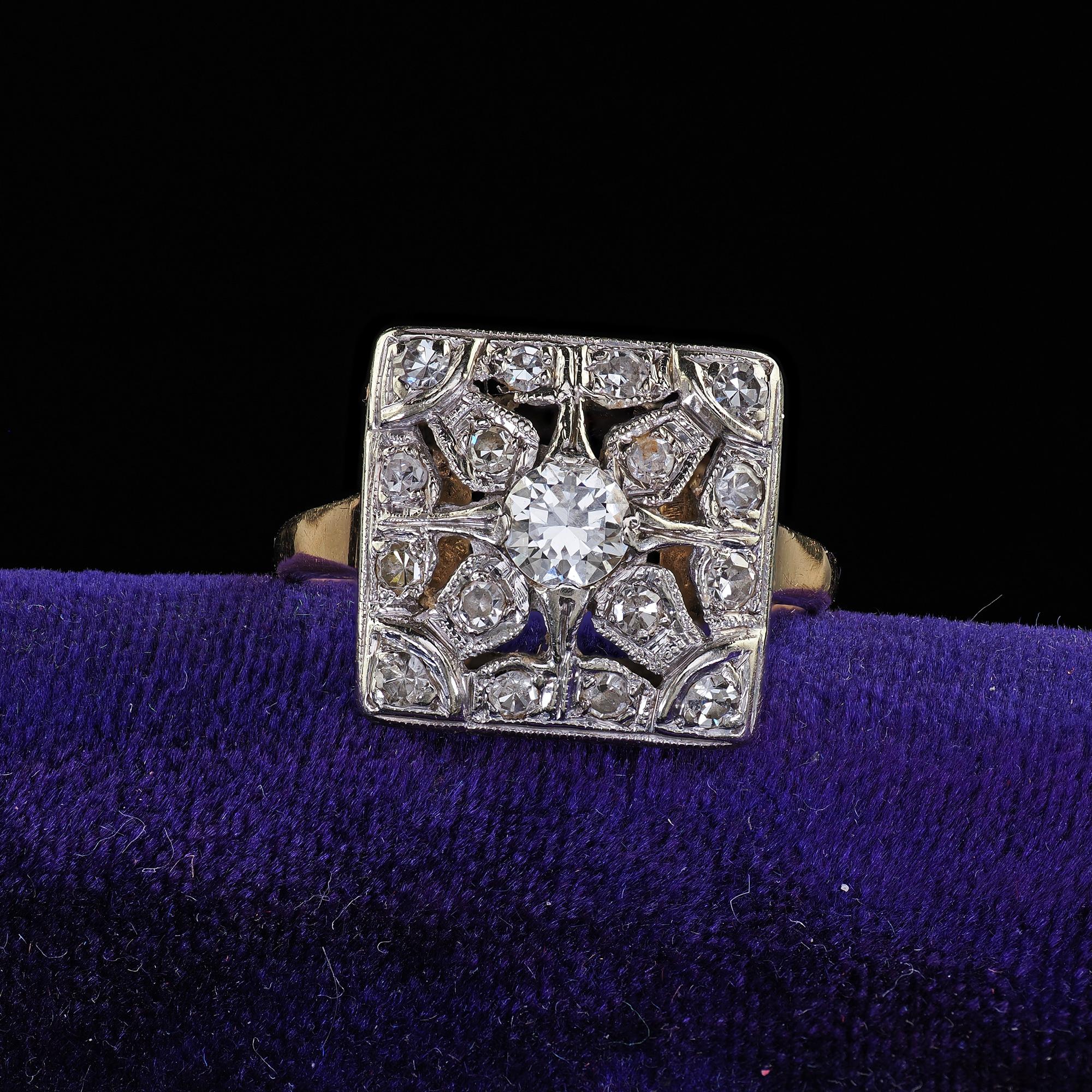 Schöne antike Art Deco 14K zwei Tone Gold Old Cut Diamond Filigree Cocktail Ring. Dieser schöne Art-Deco-Cocktailring mit Altschliff-Diamanten ist aus 14 Karat Gelb- und Weißgold gefertigt. Der Ring ist mit Diamanten im Altschliff besetzt, die auf