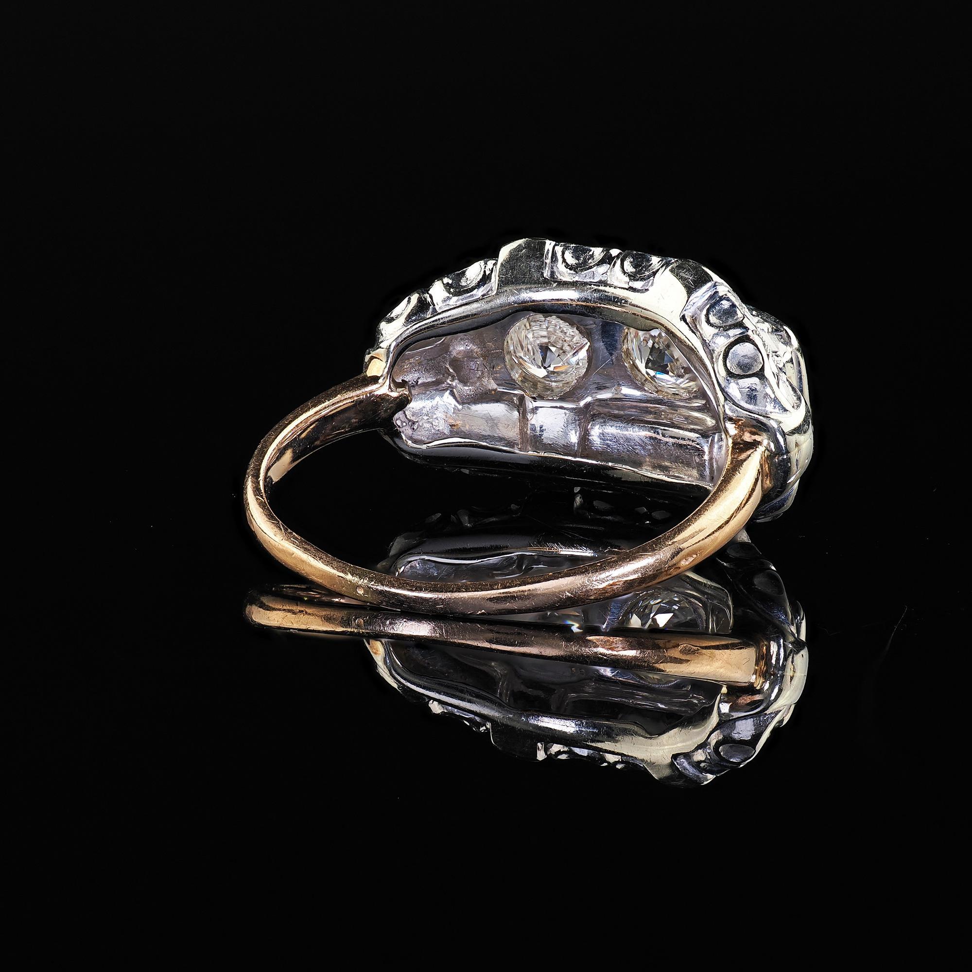 Antiguo Anillo de Diamantes Art Decó 14K Dos Tonos Corte Europeo Antiguo Tres Piedras en venta 3