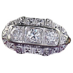 Antique Art Deco 14K Two Tone Old European Cut Three Stone Diamond Ring (bague à trois pierres)