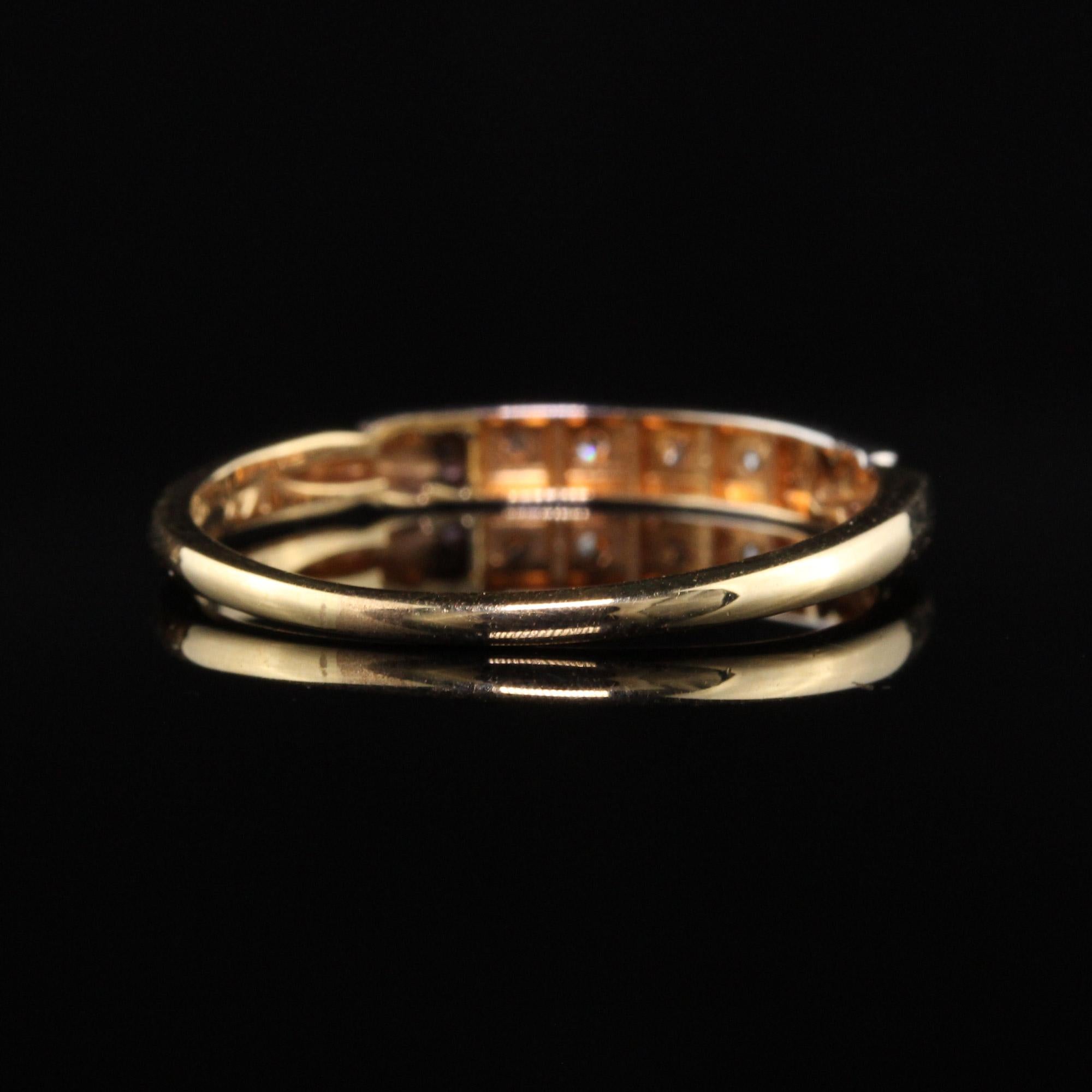 Antikes Art Deco 14 Karat zweifarbiges Gelbgold Diamant Hochzeitsband im Zustand „Gut“ in Great Neck, NY