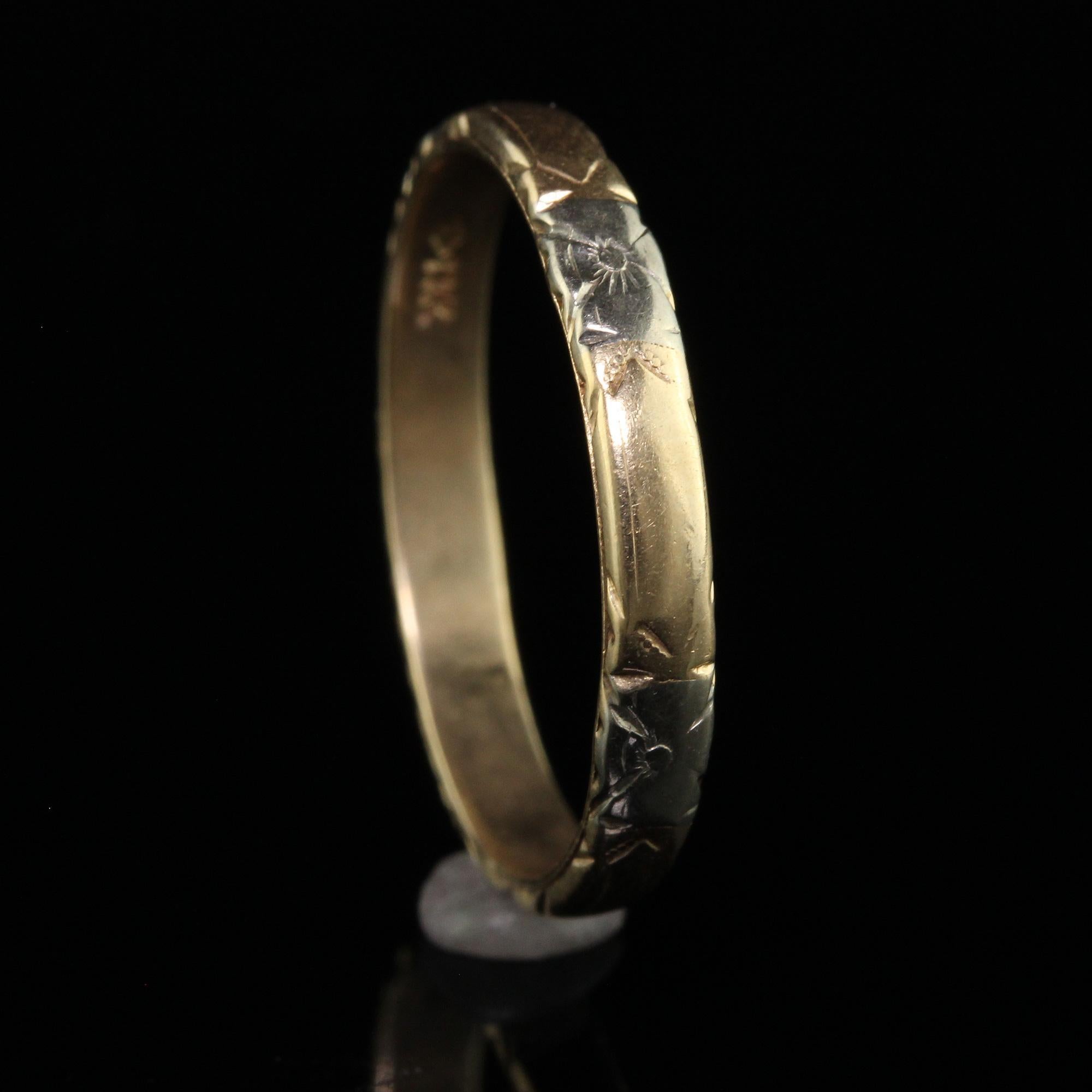Antique Art Deco 14K Two Tone Yellow Gold Engraved Wedding Band - Size 9 For Sale 2