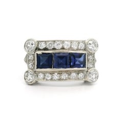 Bague ancienne Art déco en or blanc 14 carats avec diamants et saphirs de 0,70 carat